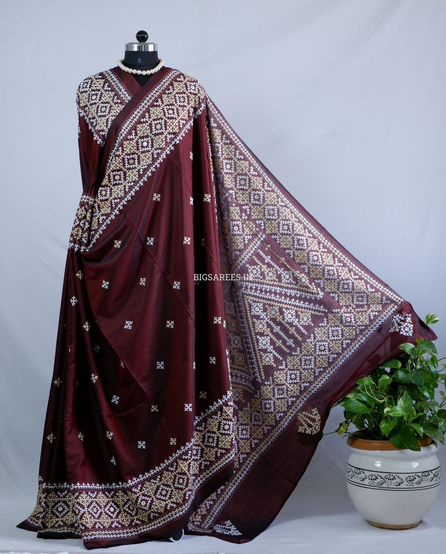 Kutchi/Gujarati Stitch Hand Embroidered Saree | Art Silk | Foil Mirror | Maroon