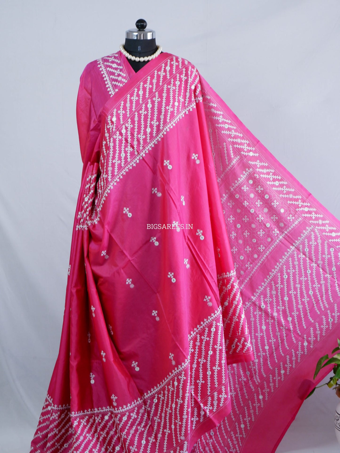 Kutchi/Gujarati Stitch Hand Embroidered Saree | Art Silk | Foil Mirror | Pink