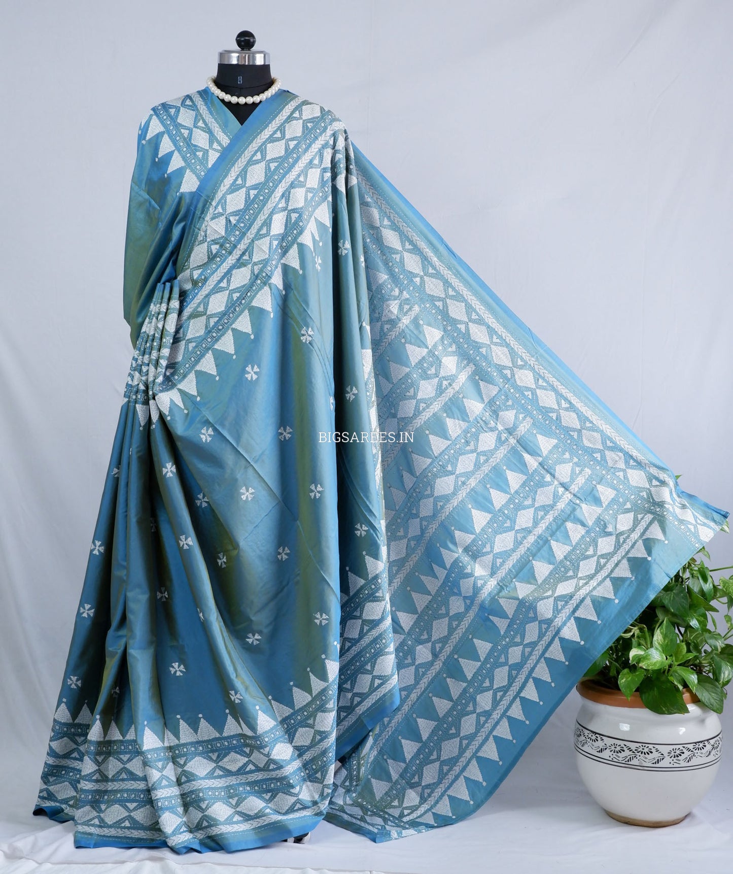 Kantha - Stitch Hand Embroidered Saree | Blended Bangalore Silk / Art Silk | Dual Tone