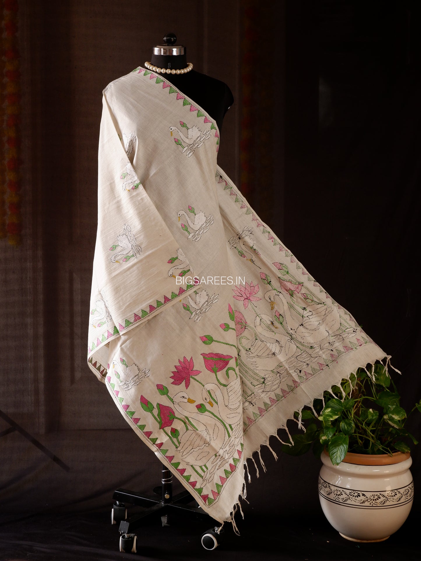 Hand-Embroidered Kantha Stitch Dupatta | Khadi Cotton | White | 36"|