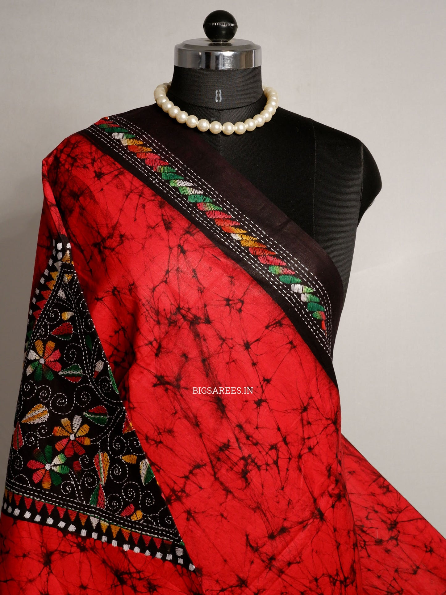 Hand Batik & Kantha Embroidered Dupatta | Cotton | Red/black