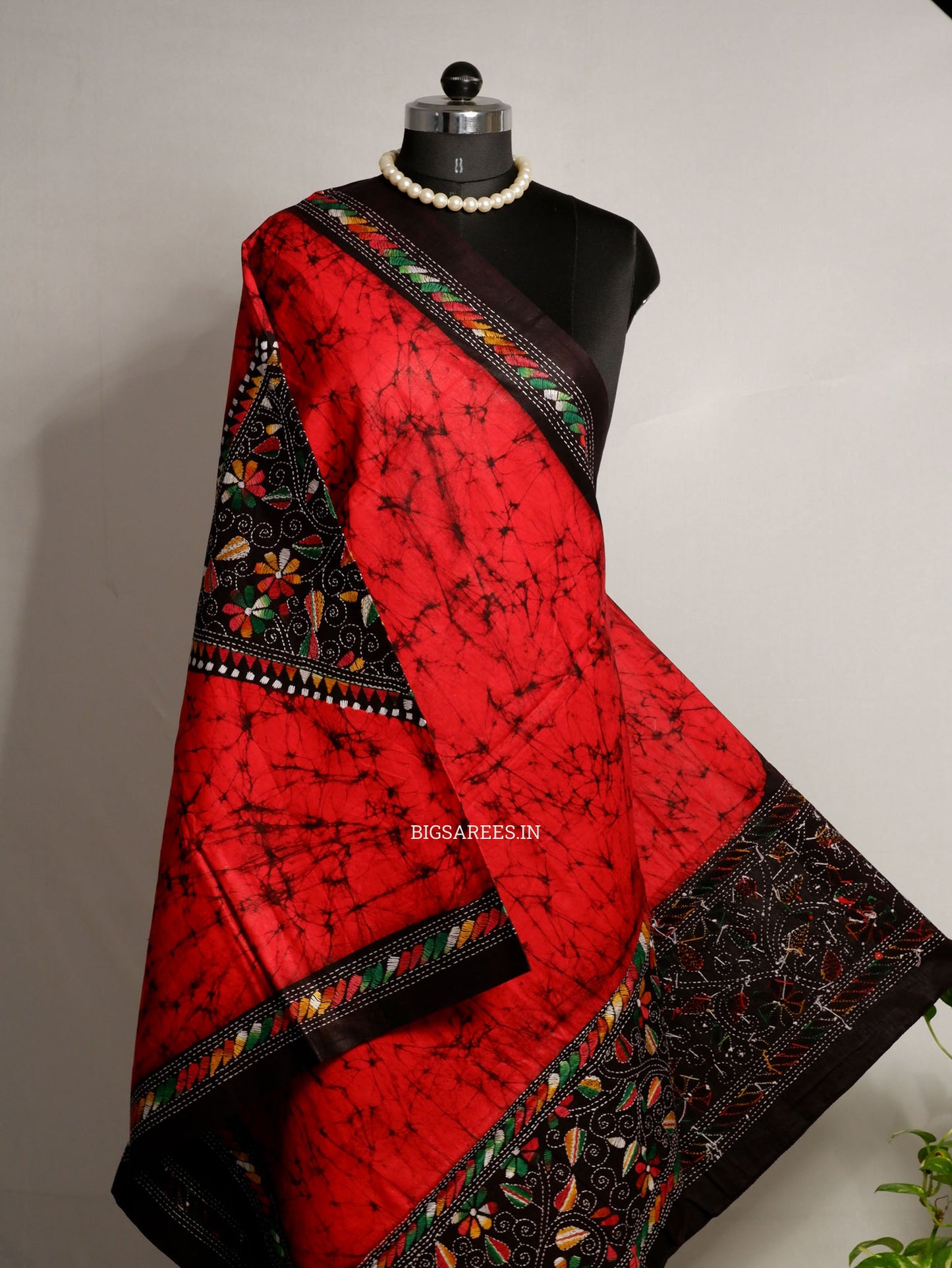 Hand Batik & Kantha Embroidered Dupatta | Cotton | Red/black