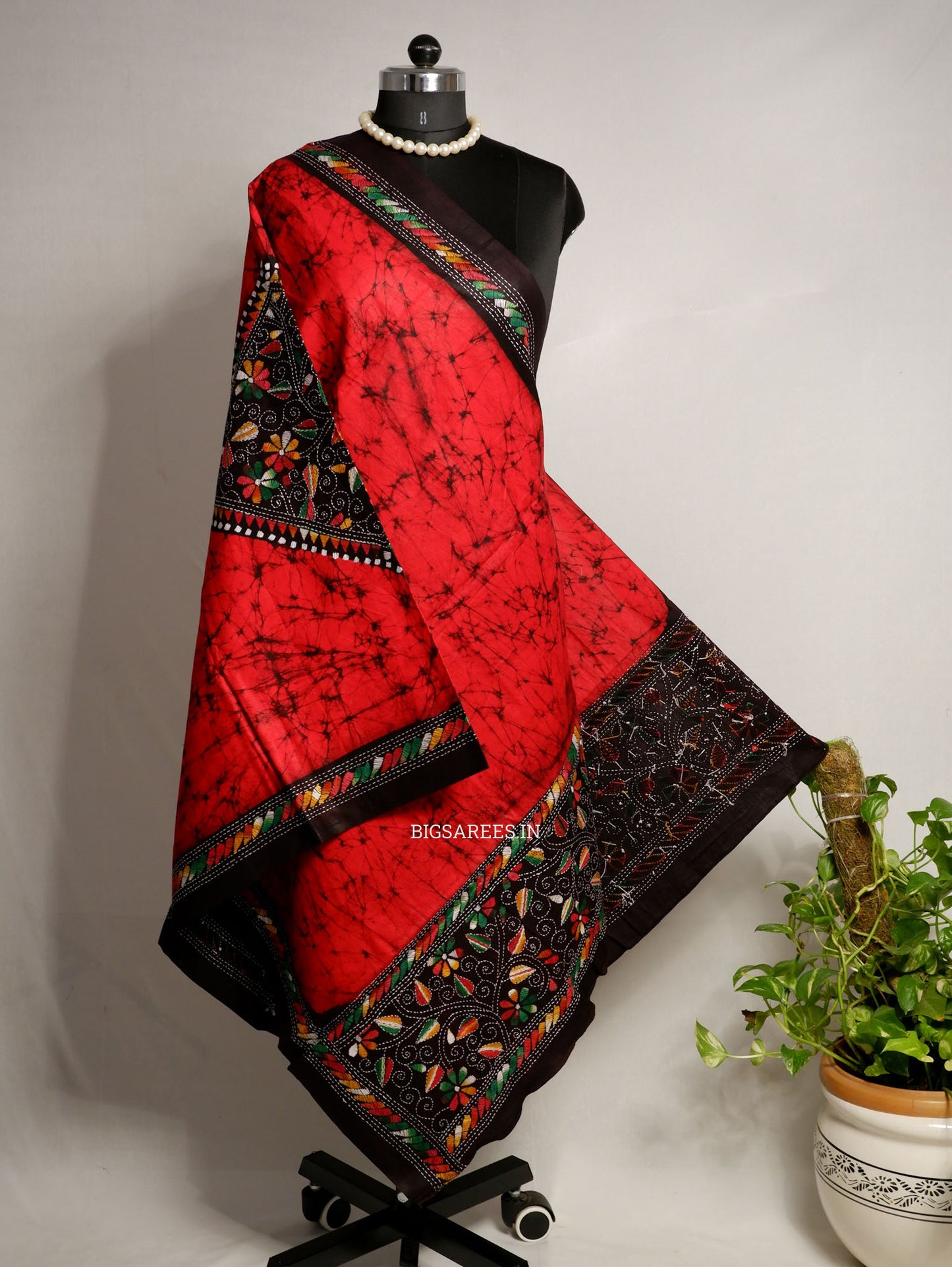 Hand Batik & Kantha Embroidered Dupatta | Cotton | Red/black