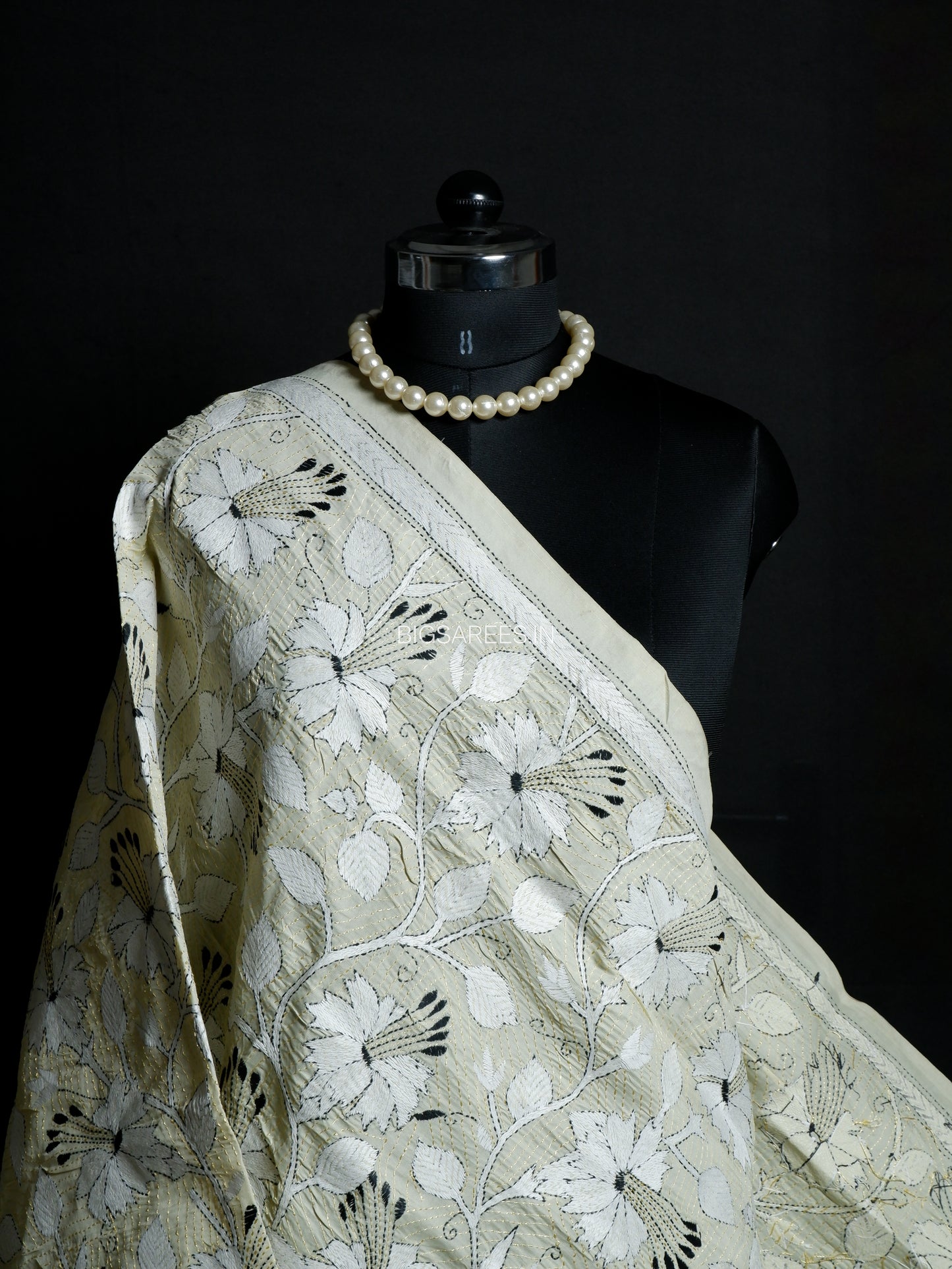 Nakshi Kantha Hand-Embroidered Dupatta | Silk | Off-White