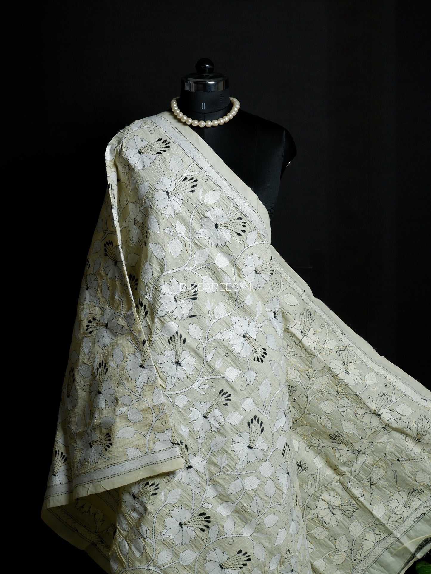 Nakshi Kantha Hand-Embroidered Dupatta | Silk | Off-White
