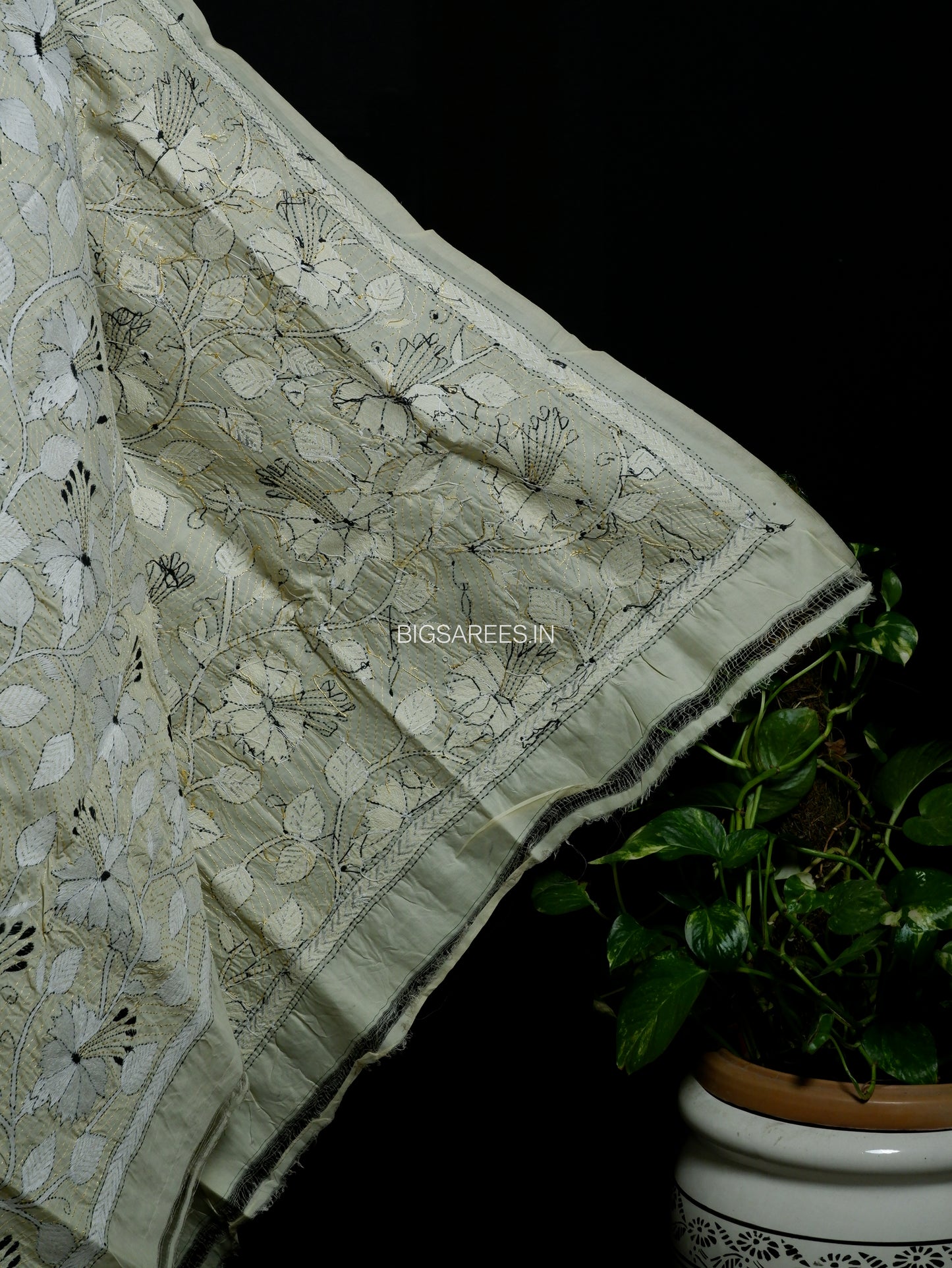 Nakshi Kantha Hand-Embroidered Dupatta | Silk | Off-White