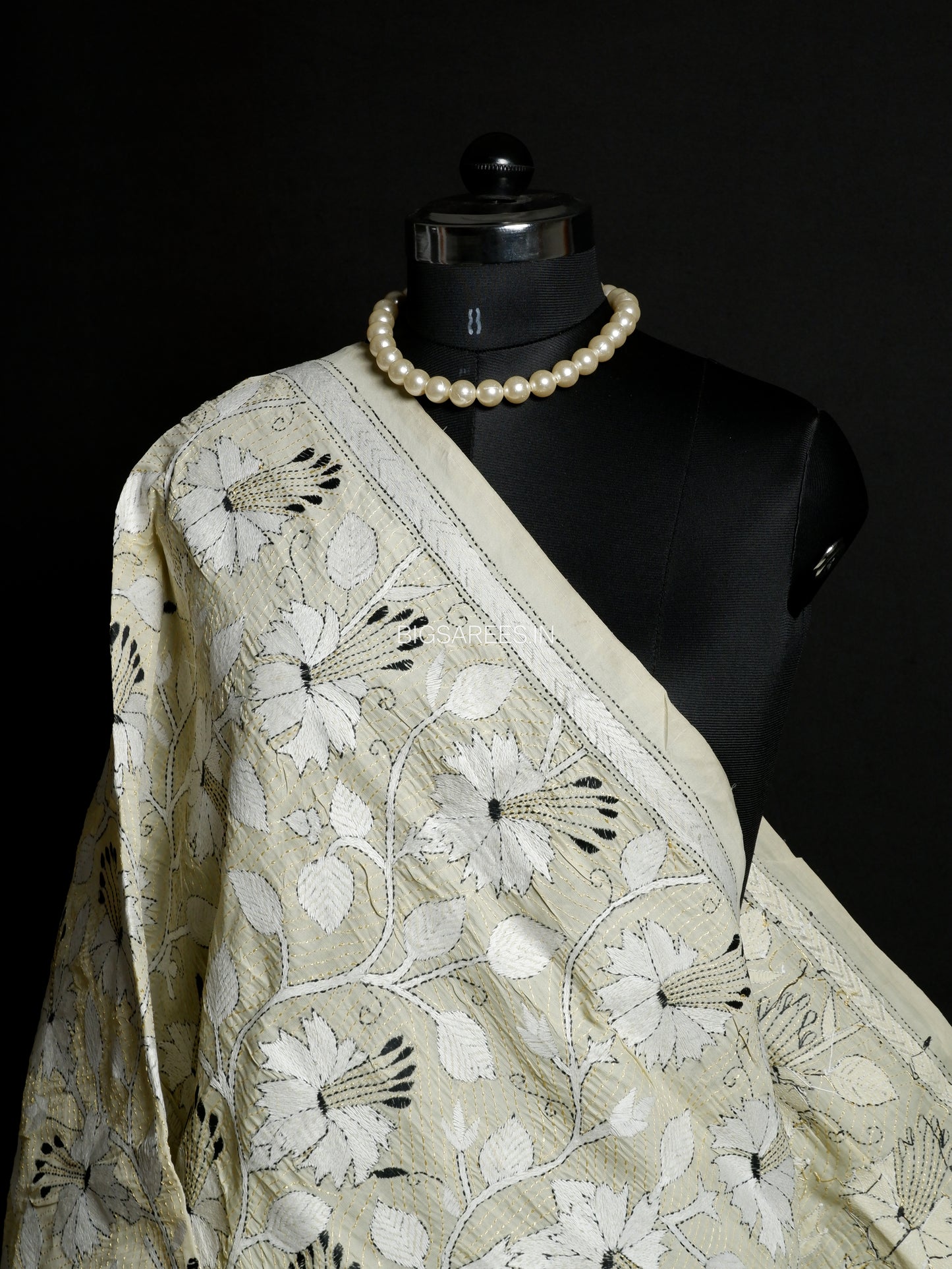 Nakshi Kantha Hand-Embroidered Dupatta | Silk | Off-White