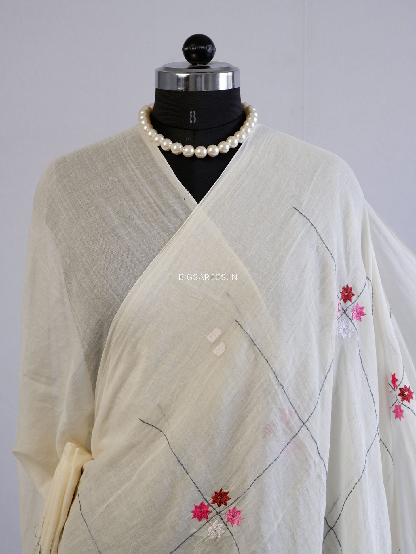 Mul Cotton Saree With Blouse | Machine Embroidery | White
