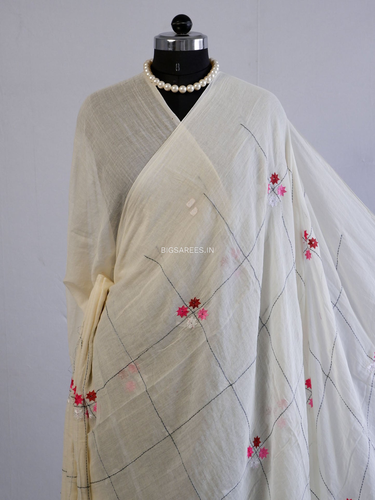 Mul Cotton Saree With Blouse | Machine Embroidery | White