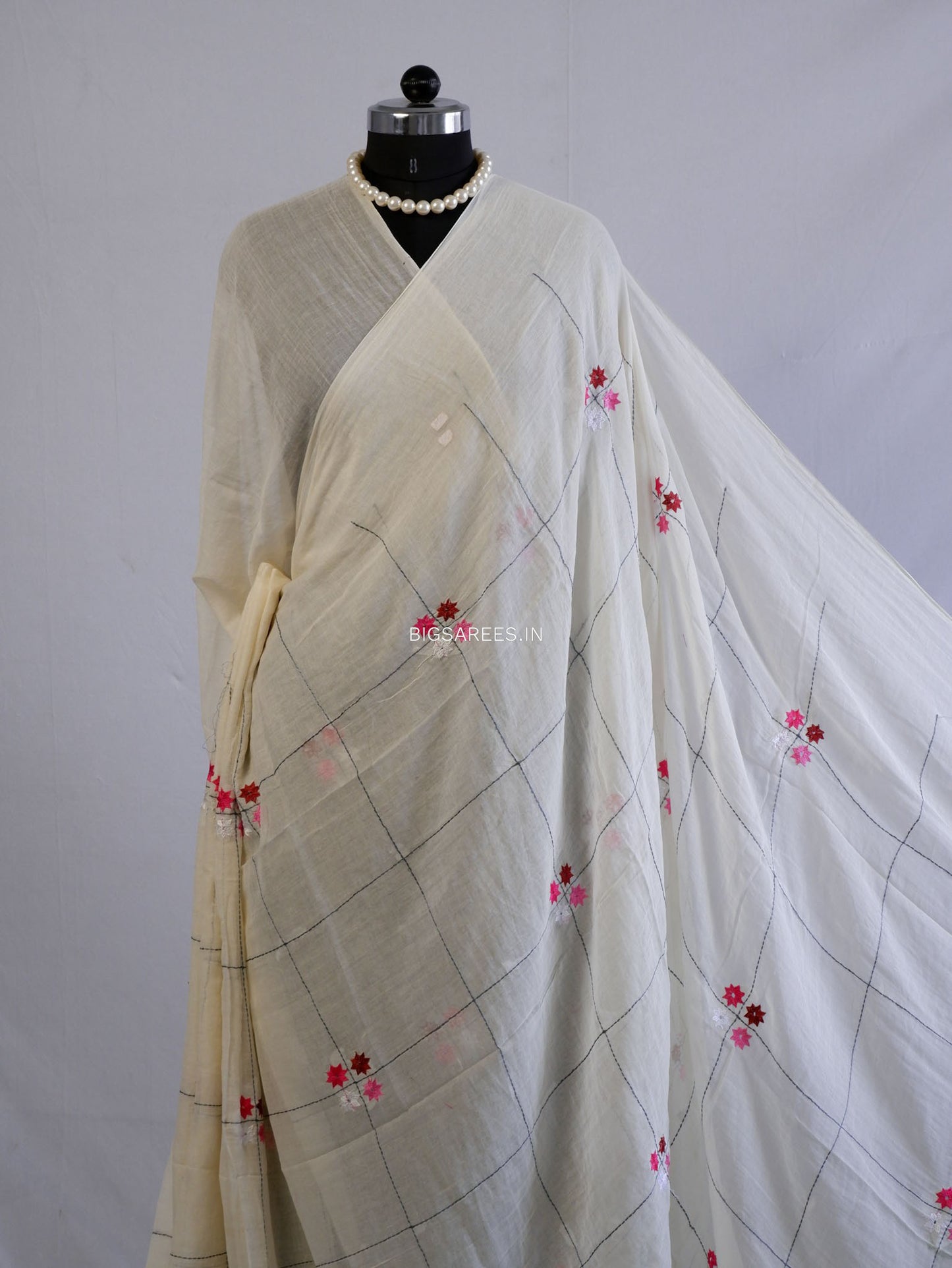 Mul Cotton Saree With Blouse | Machine Embroidery | White