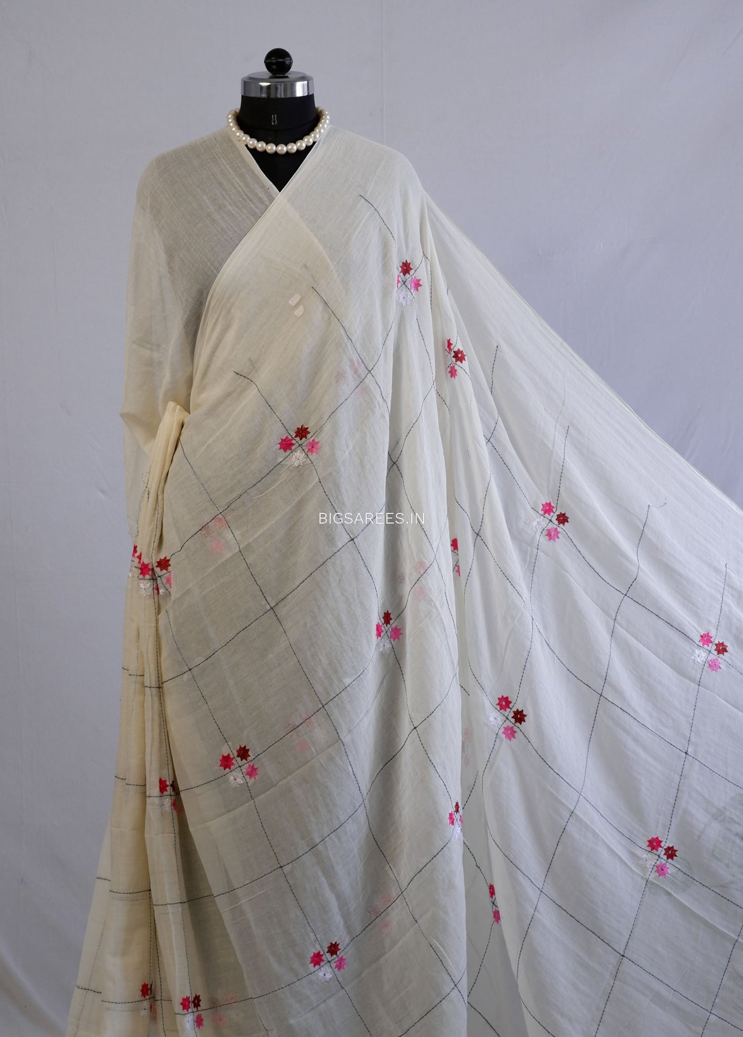 Mul Cotton Saree With Blouse | Machine Embroidery | White