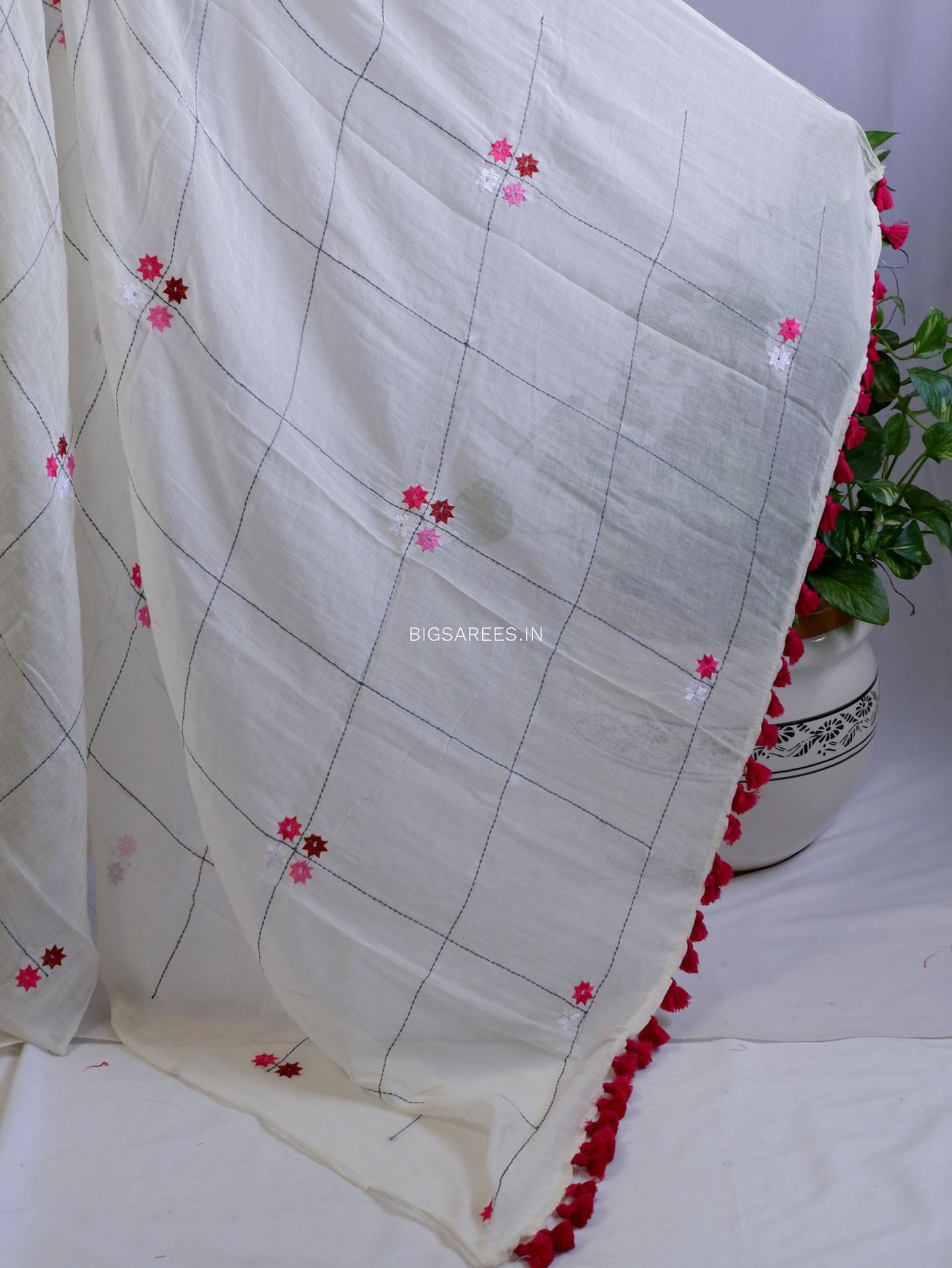 Mul Cotton Saree With Blouse | Machine Embroidery | White