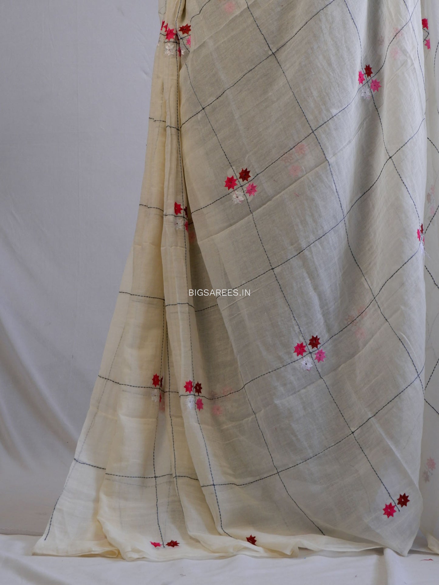 Mul Cotton Saree With Blouse | Machine Embroidery | White