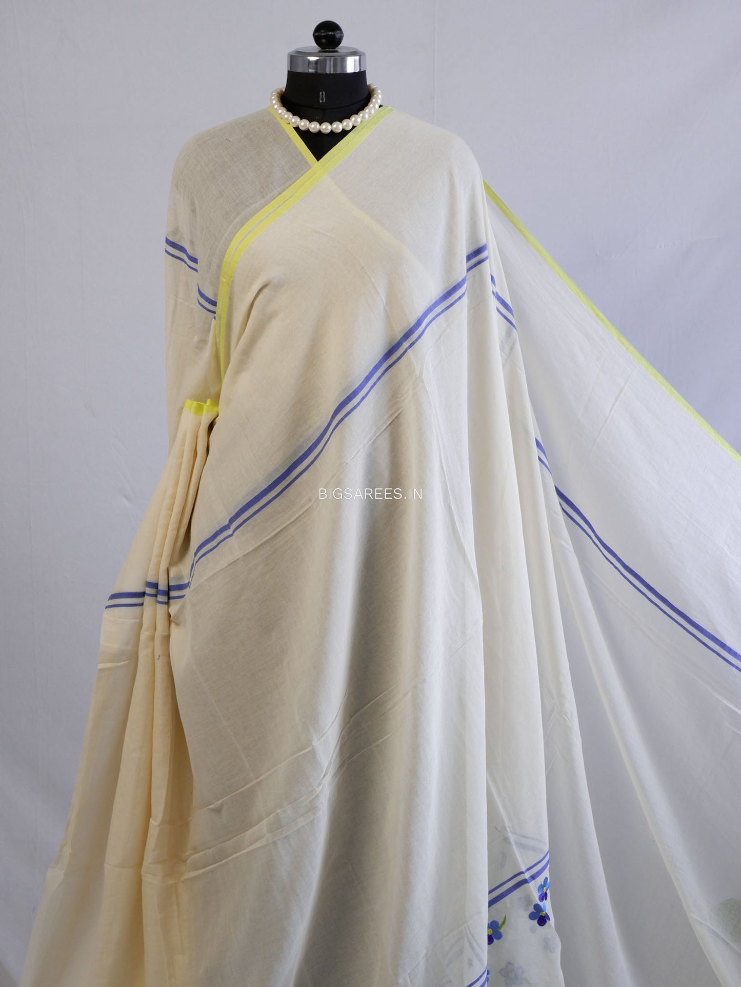 Mul Cotton Saree With Blouse | Machine Embroidery | White