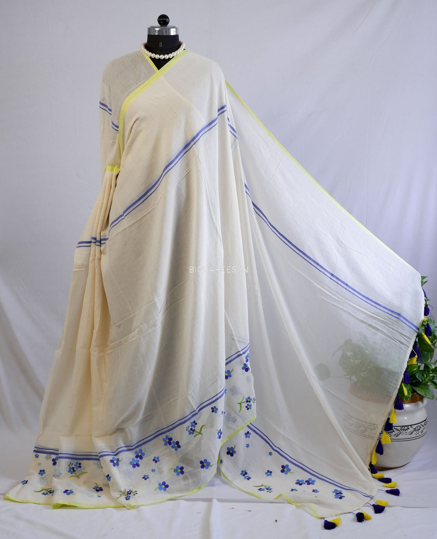 Mul Cotton Saree With Blouse | Machine Embroidery | White