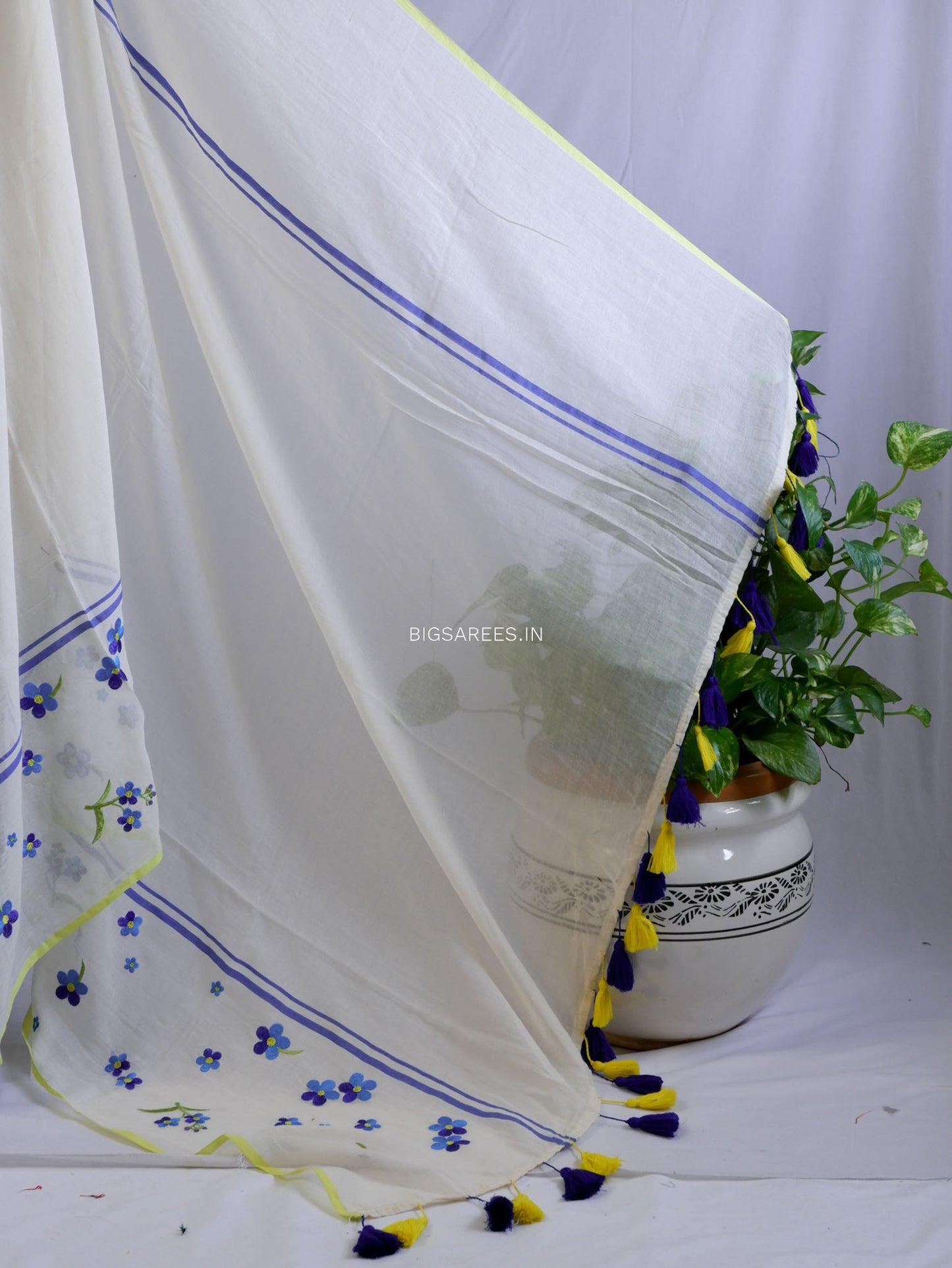 Mul Cotton Saree With Blouse | Machine Embroidery | White