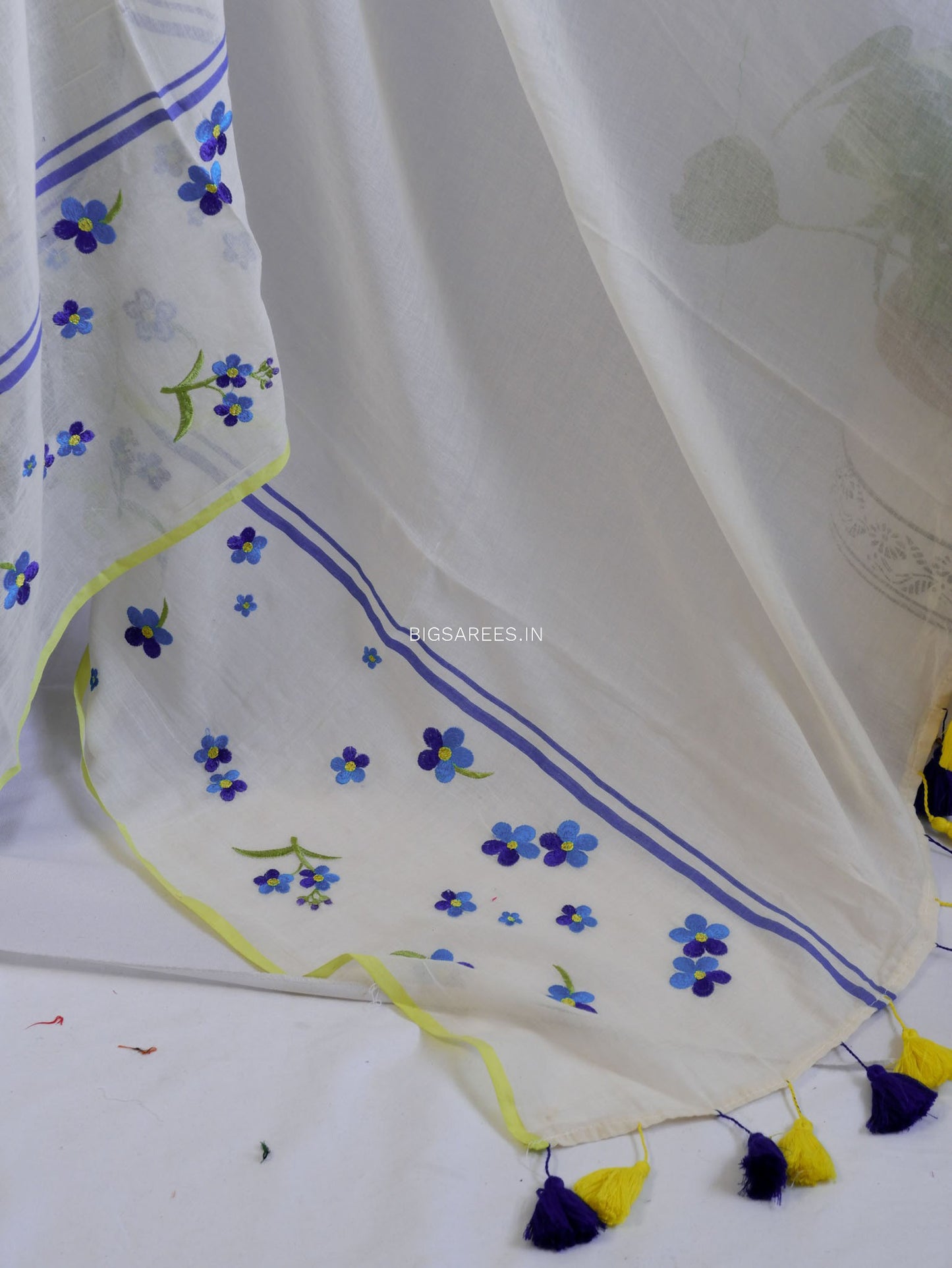 Mul Cotton Saree With Blouse | Machine Embroidery | White