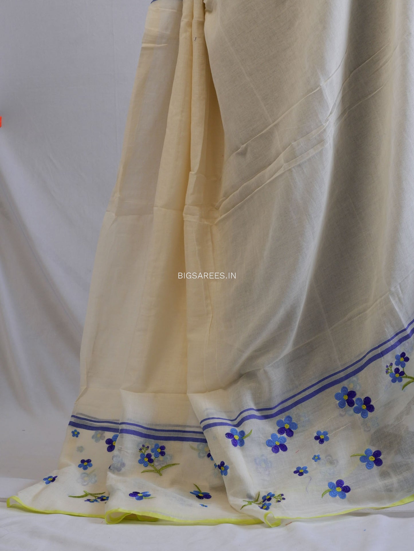 Mul Cotton Saree With Blouse | Machine Embroidery | White