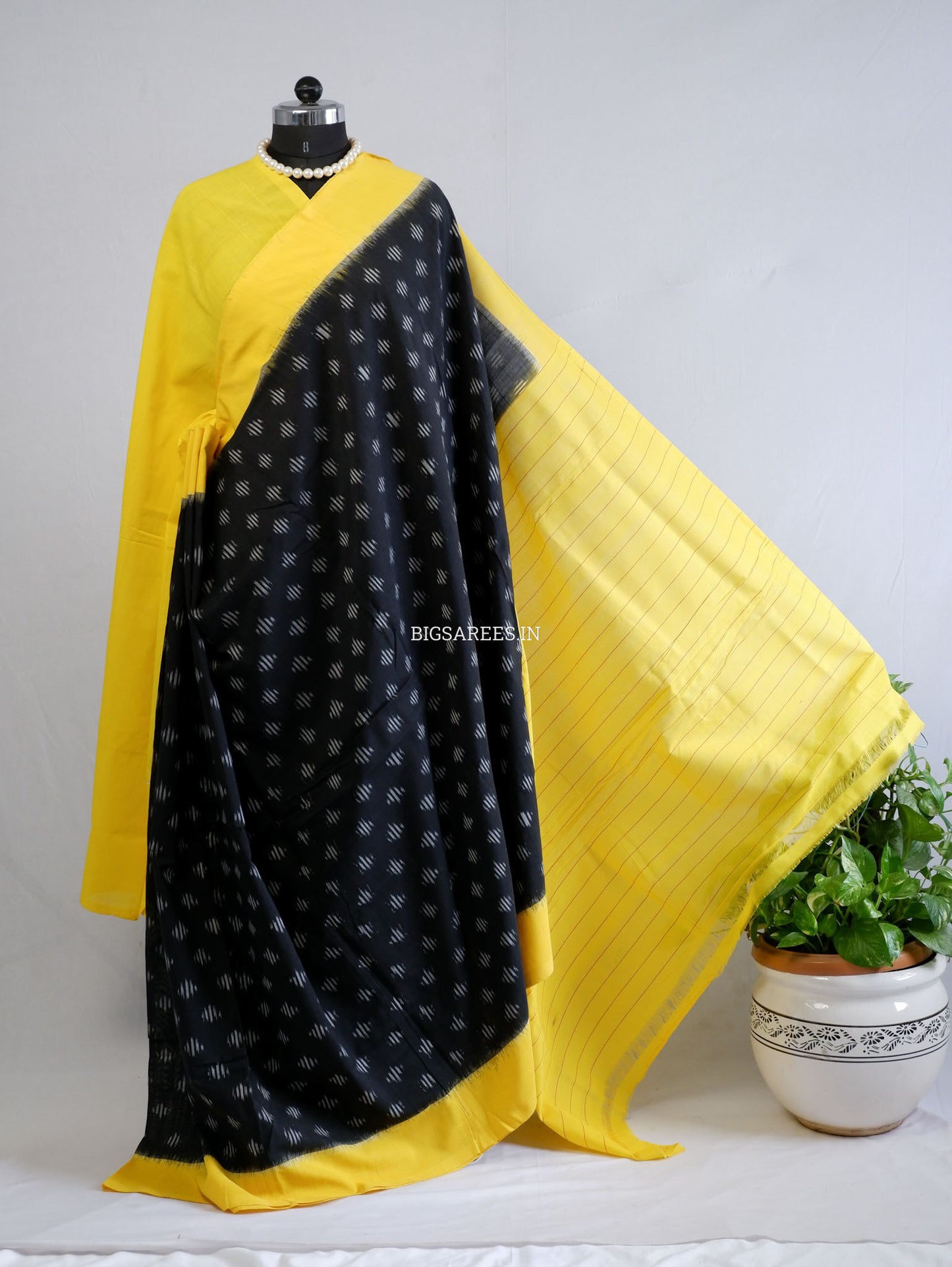 Pochampally Ikat Saree | Mercerised Cotton | Black