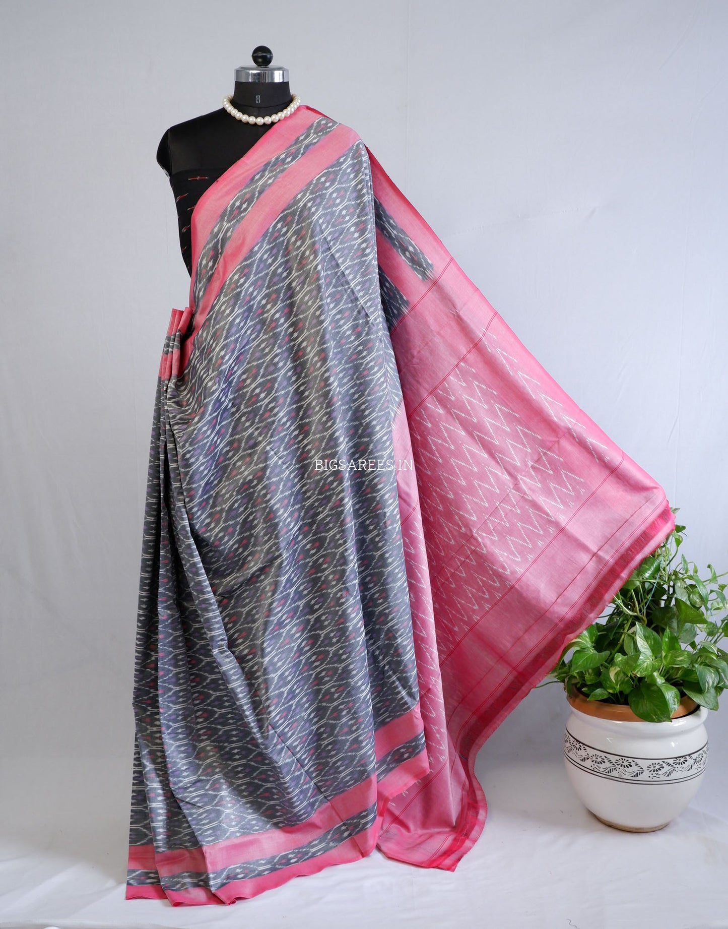 Pochampally Ikat Saree | Mercerised Cotton | Grey