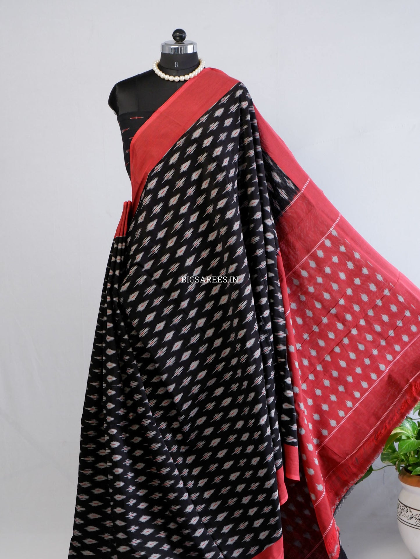 Pochampally Ikat Saree | Mercerised Cotton | Black