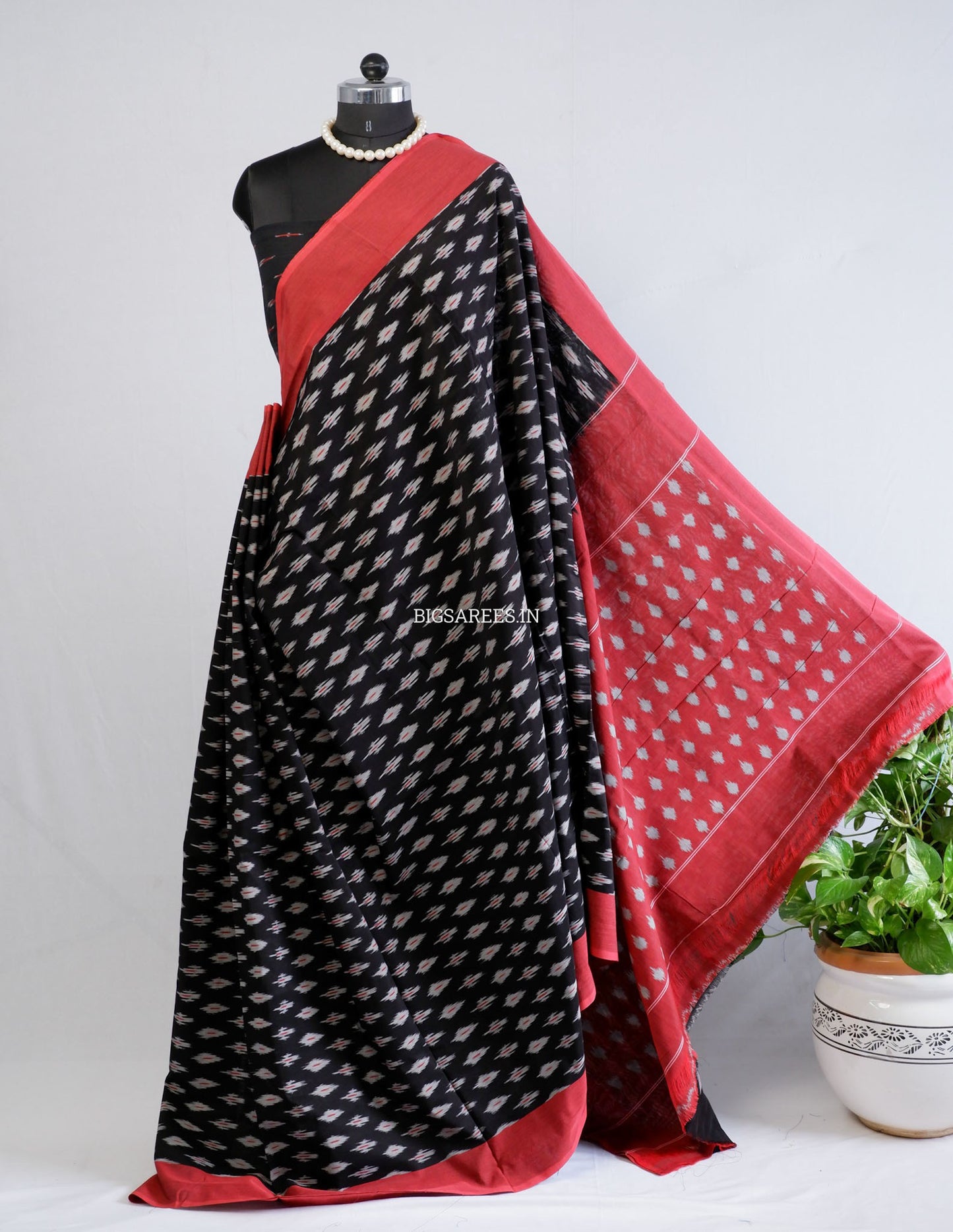 Pochampally Ikat Saree | Mercerised Cotton | Black