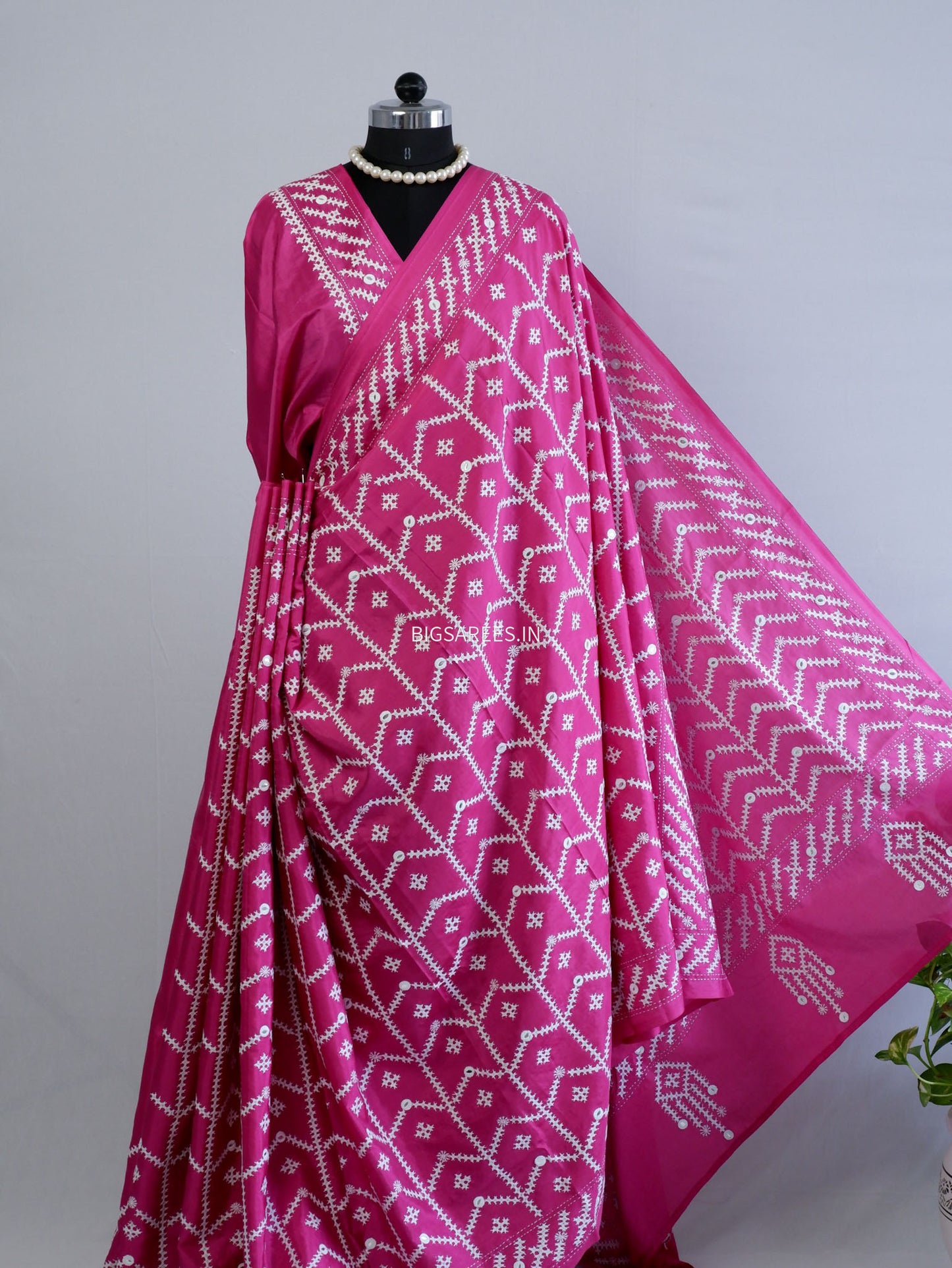 Kutchi/Gujarati Stitch Hand Embroidered Saree | Art Silk | Foil Mirror | Pink