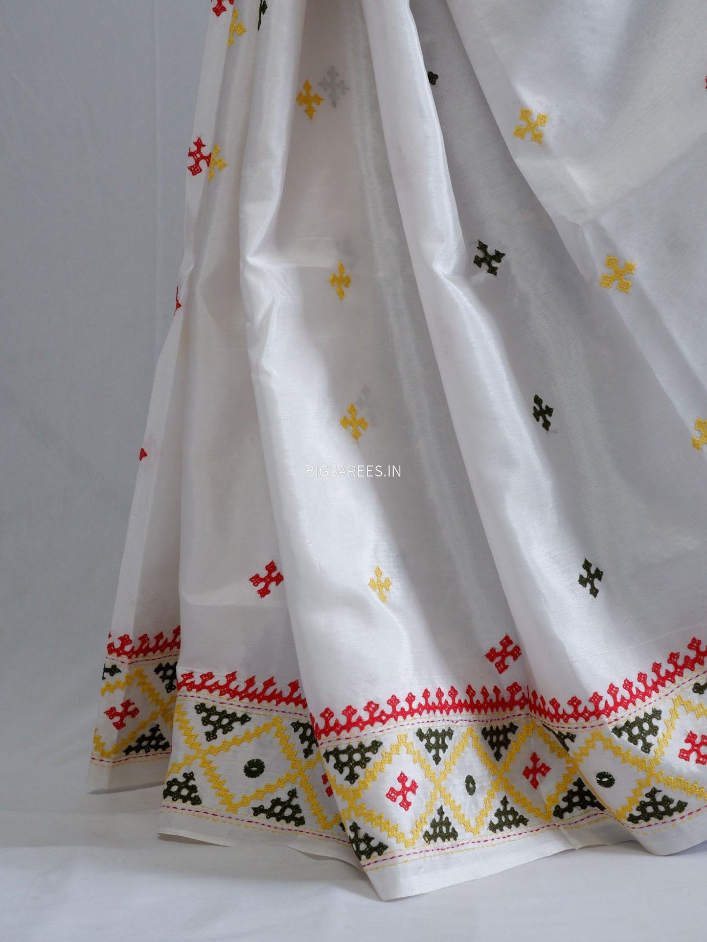 Kutchi/Gujarati Stitch Hand Embroidered Saree | Art Silk | Foil Mirror | White