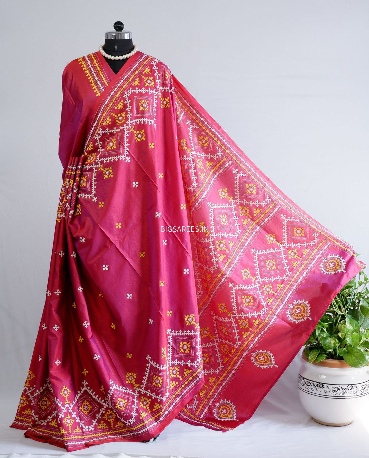 Kutchi/Gujarati Stitch Hand Embroidered Saree | Art Silk | Pink