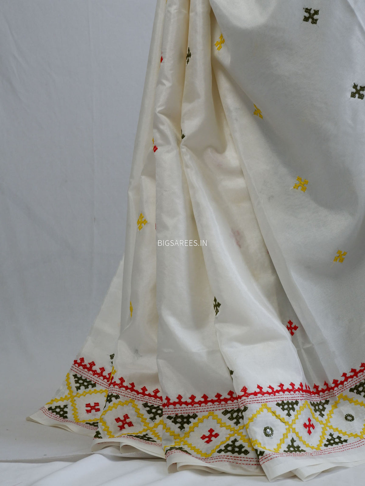 Kutchi/Gujarati Stitch Hand Embroidered Saree | Art Silk | Foil Mirror | White