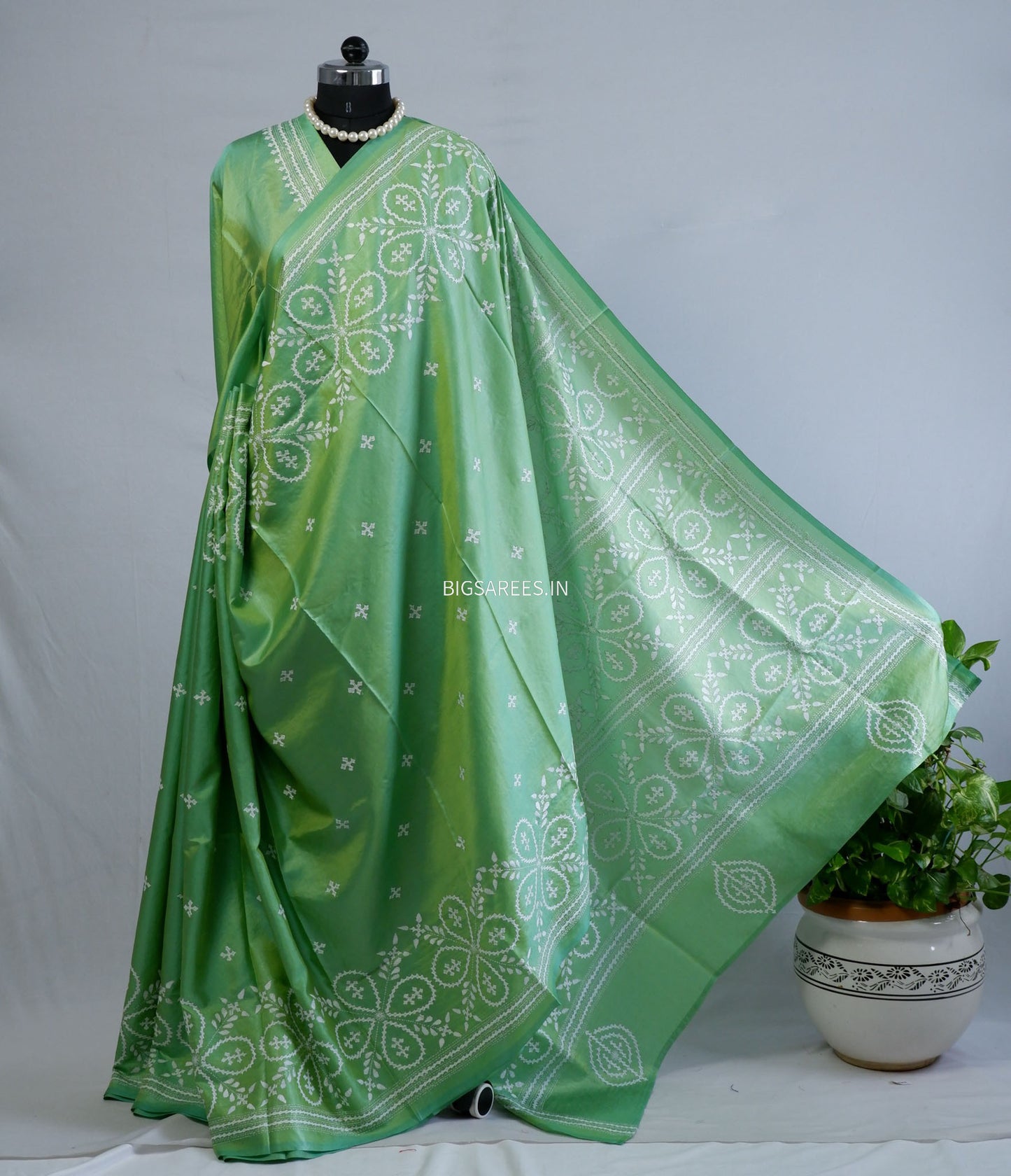 Kutchi/Gujarati Stitch Hand Embroidered Saree | Art Silk | Light Green