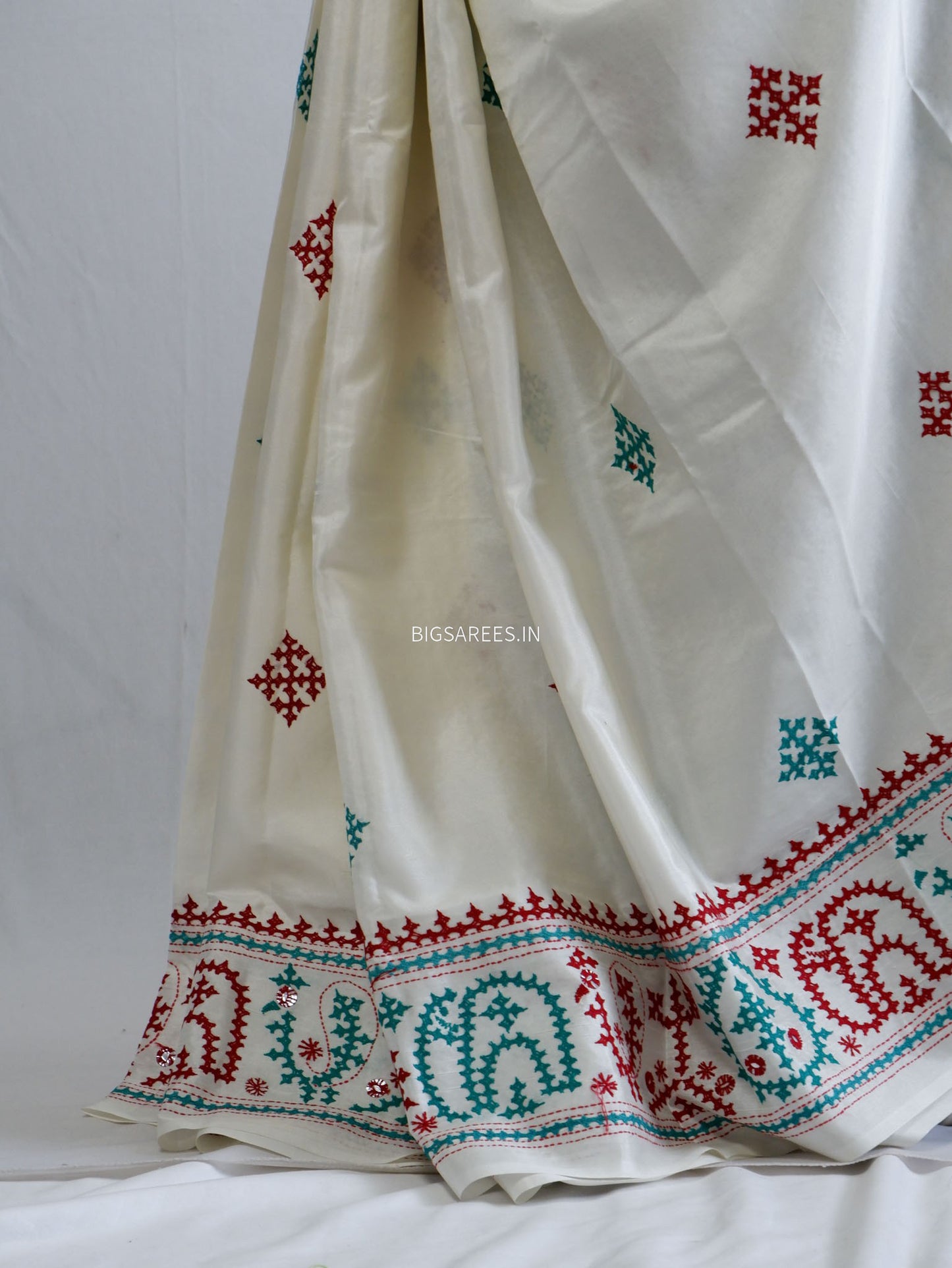 Kutchi/Gujarati Stitch Hand Embroidered Saree | Art Silk | Foil Mirror | White