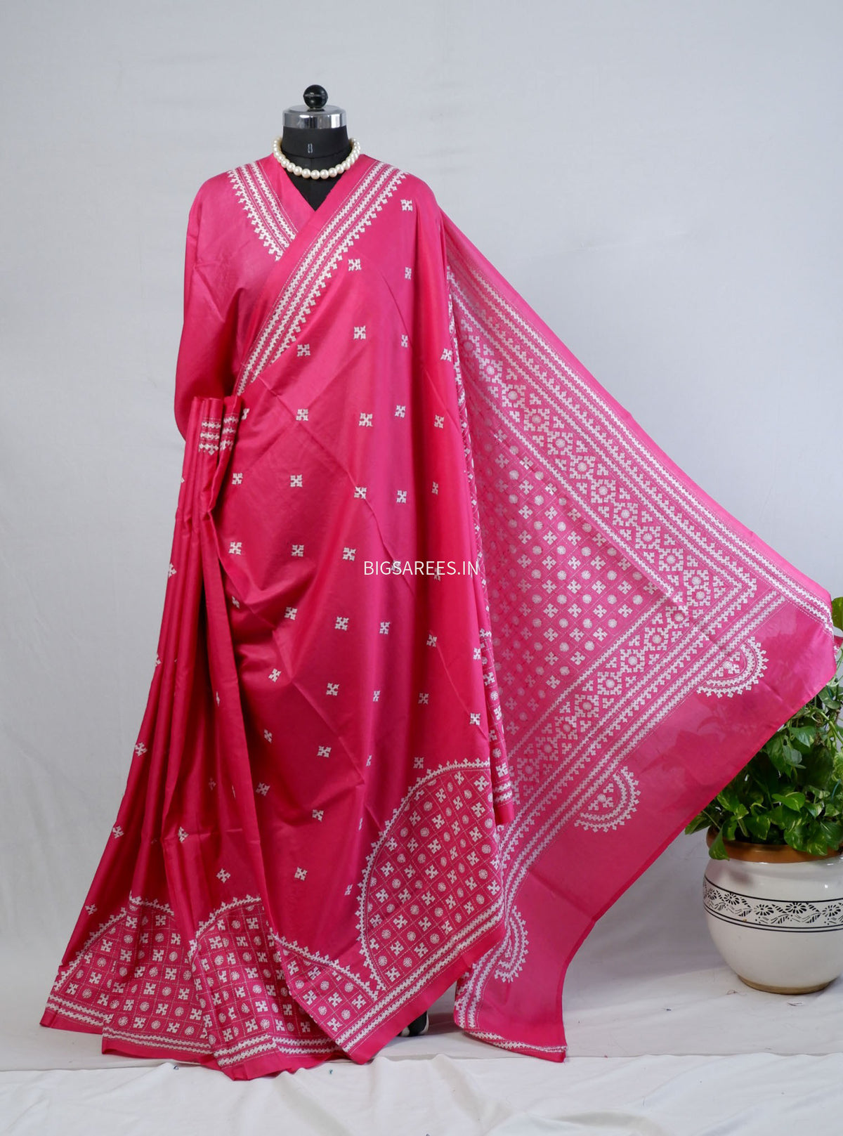Kutchi/Gujarati Stitch Hand Embroidered Saree | Art Silk | Pink