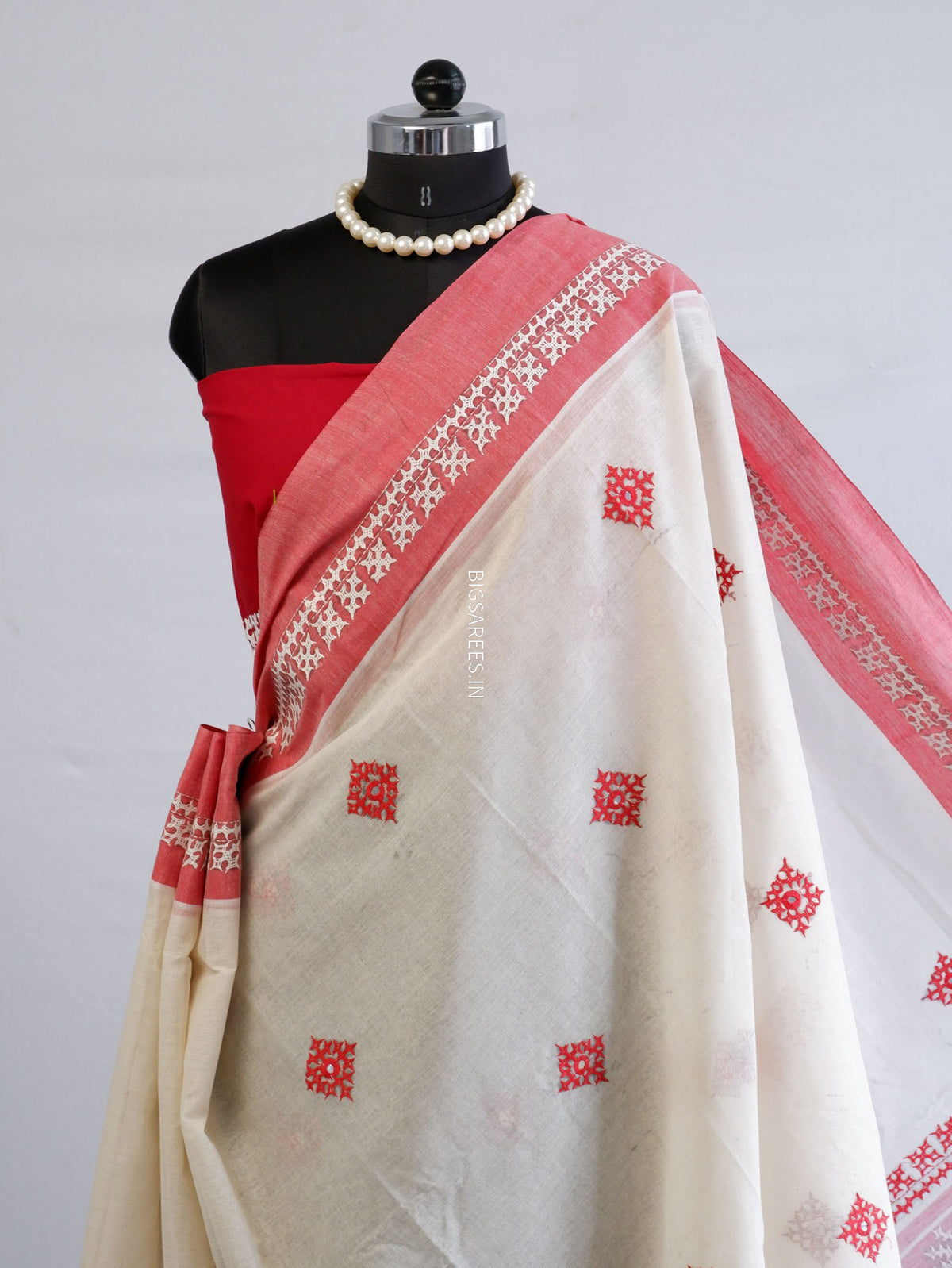 Kutchi Hand-Embroidered Saree with Blouse Piece | Dhonekhali Cotton | White/Red