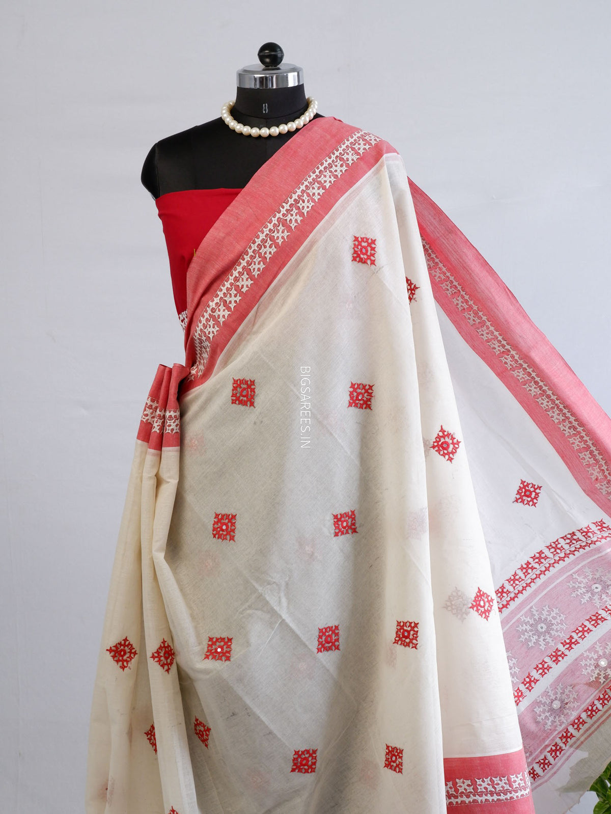 Kutchi Hand-Embroidered Saree with Blouse Piece | Dhonekhali Cotton | White/Red