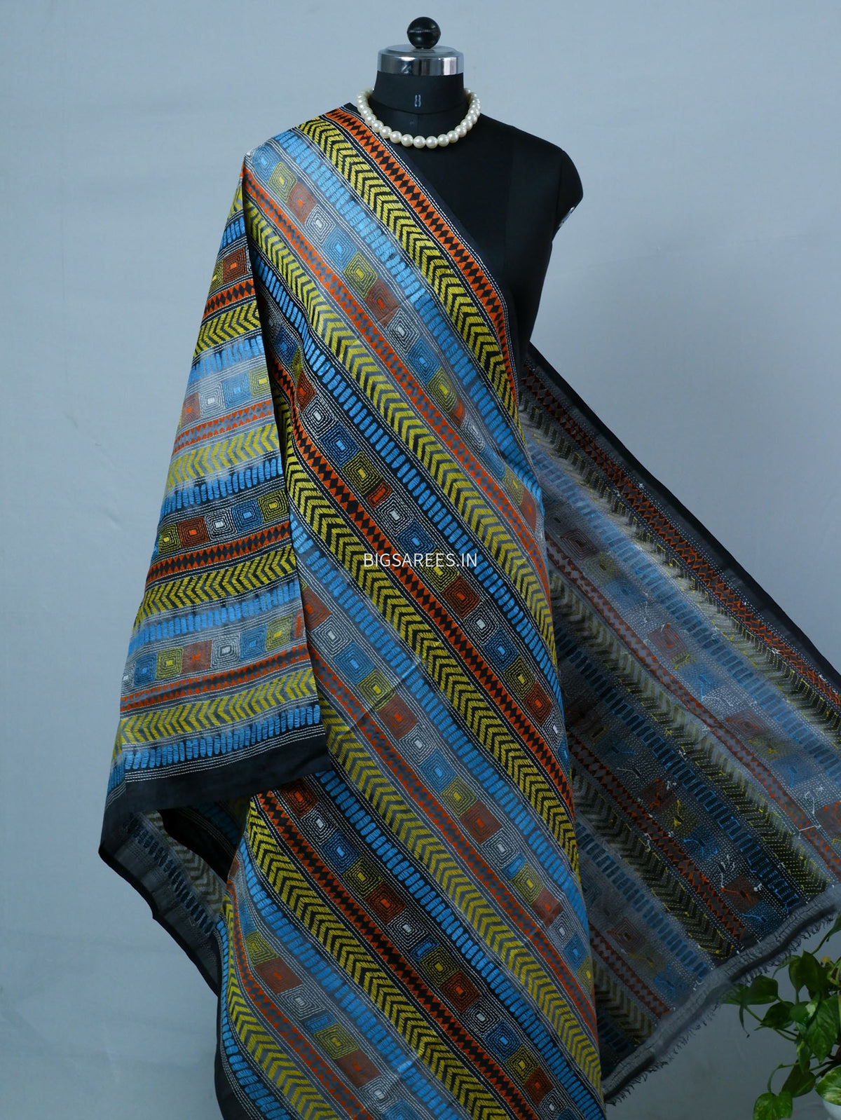Kantha Hand-Embroidered Dupatta | Semi Tussar Silk | Tie N Dye
