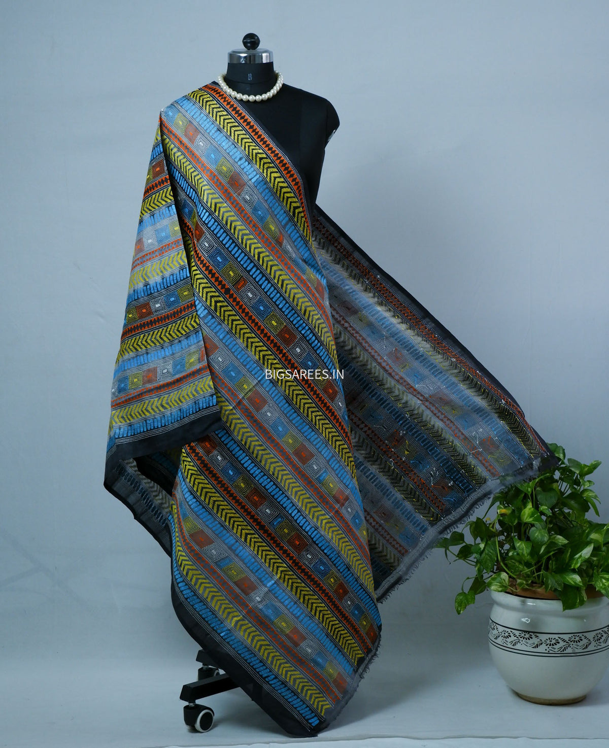 Kantha Hand-Embroidered Dupatta | Semi Tussar Silk | Tie N Dye