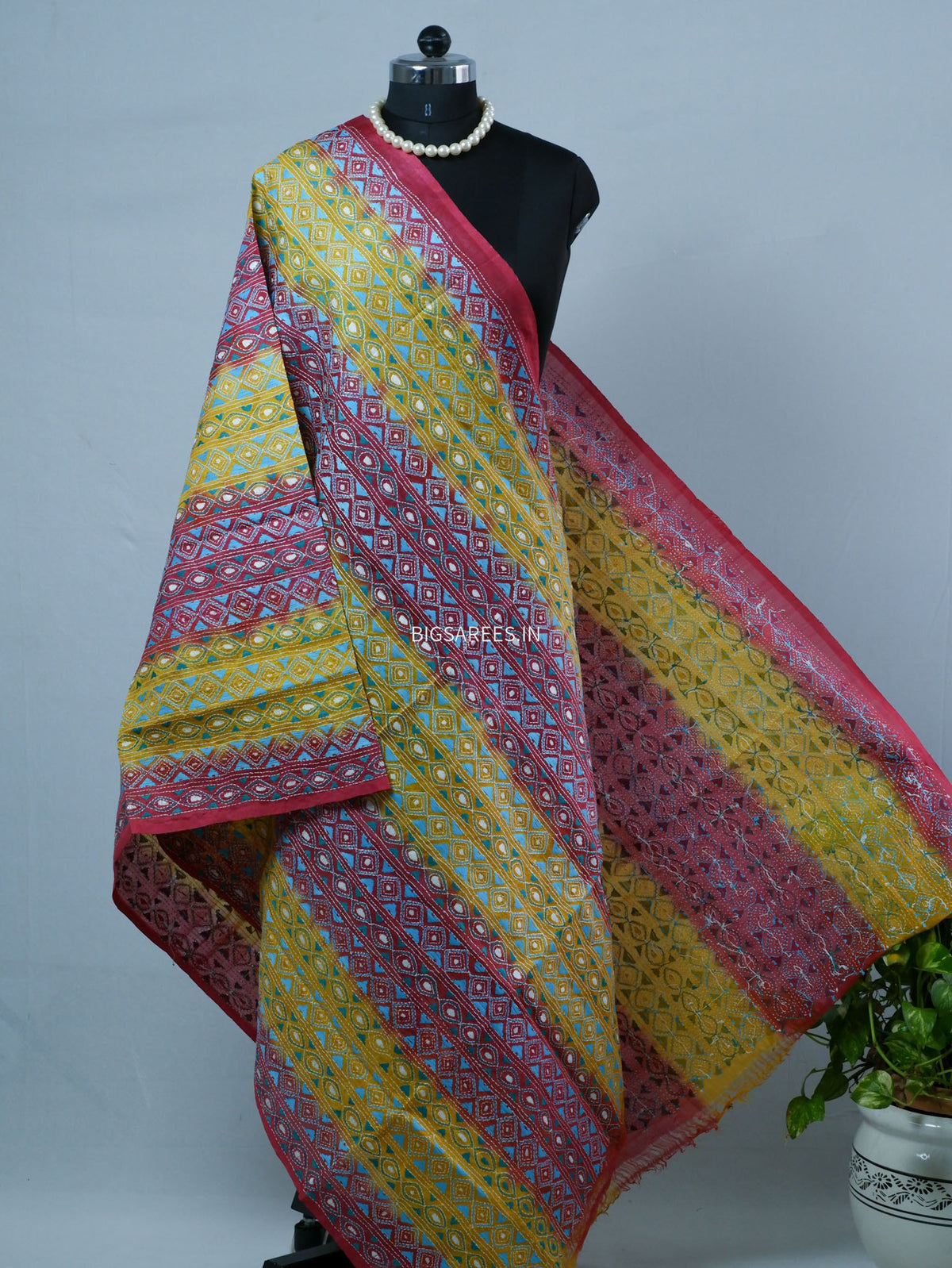 Kantha Hand-Embroidered Dupatta | Semi Tussar Silk | Tie N Dye