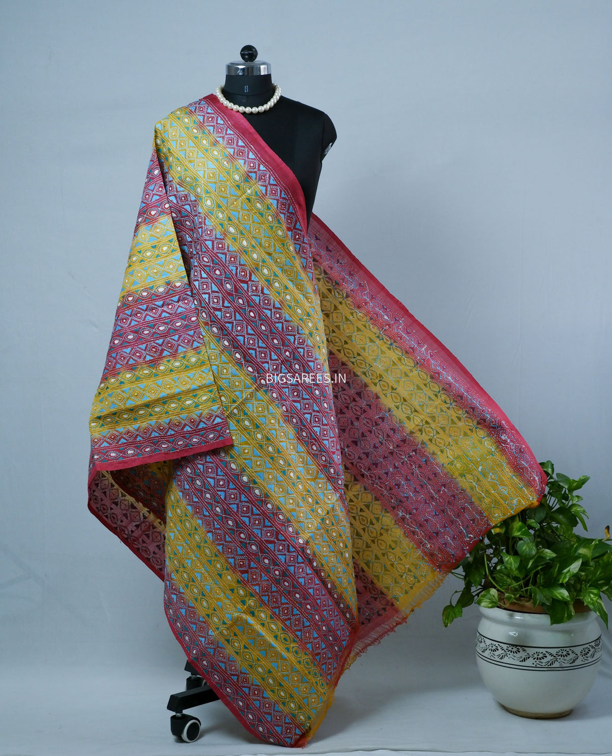 Kantha Hand-Embroidered Dupatta | Semi Tussar Silk | Tie N Dye