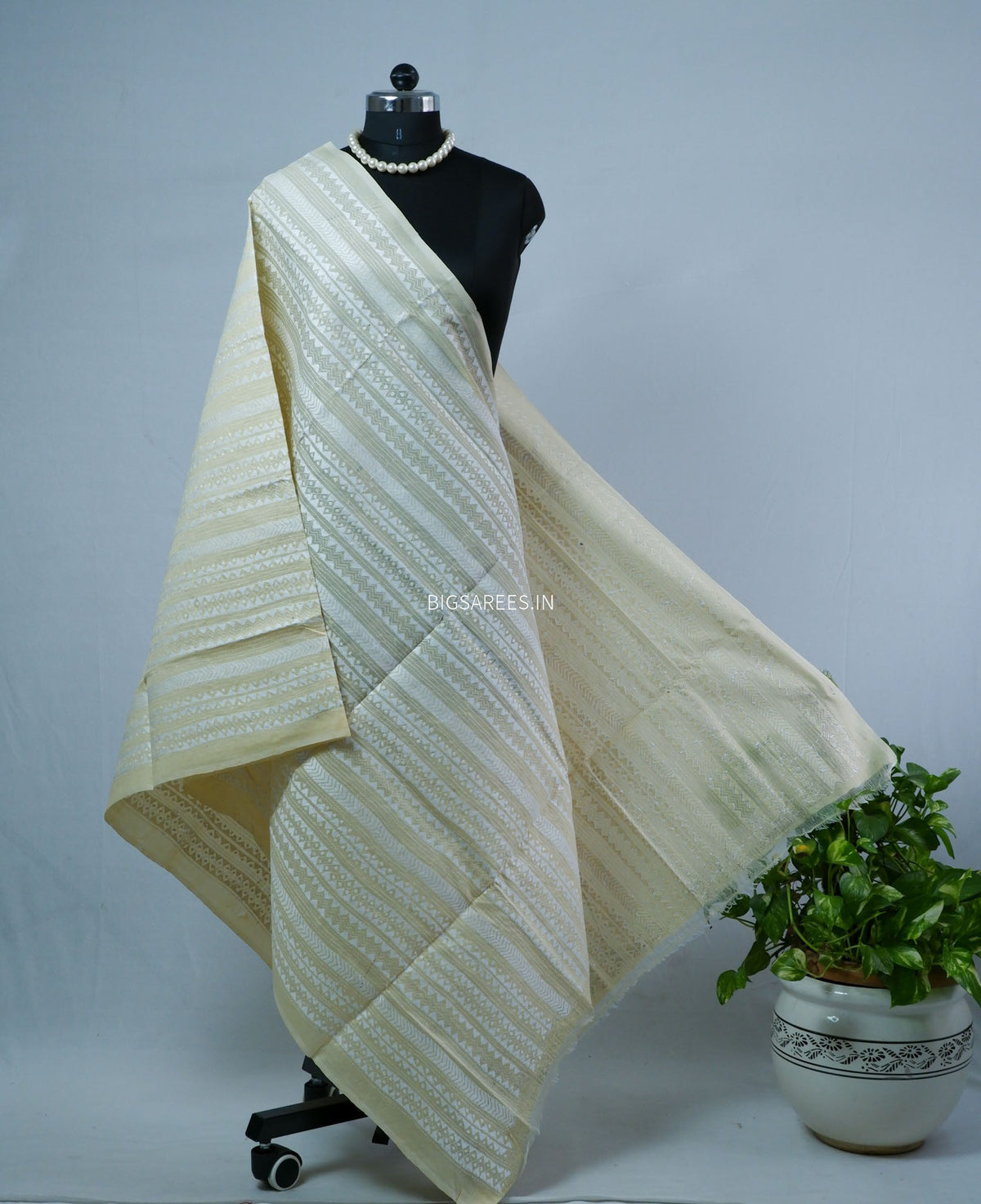 Kantha Hand-Embroidered Dupatta | Semi Tussar Silk |