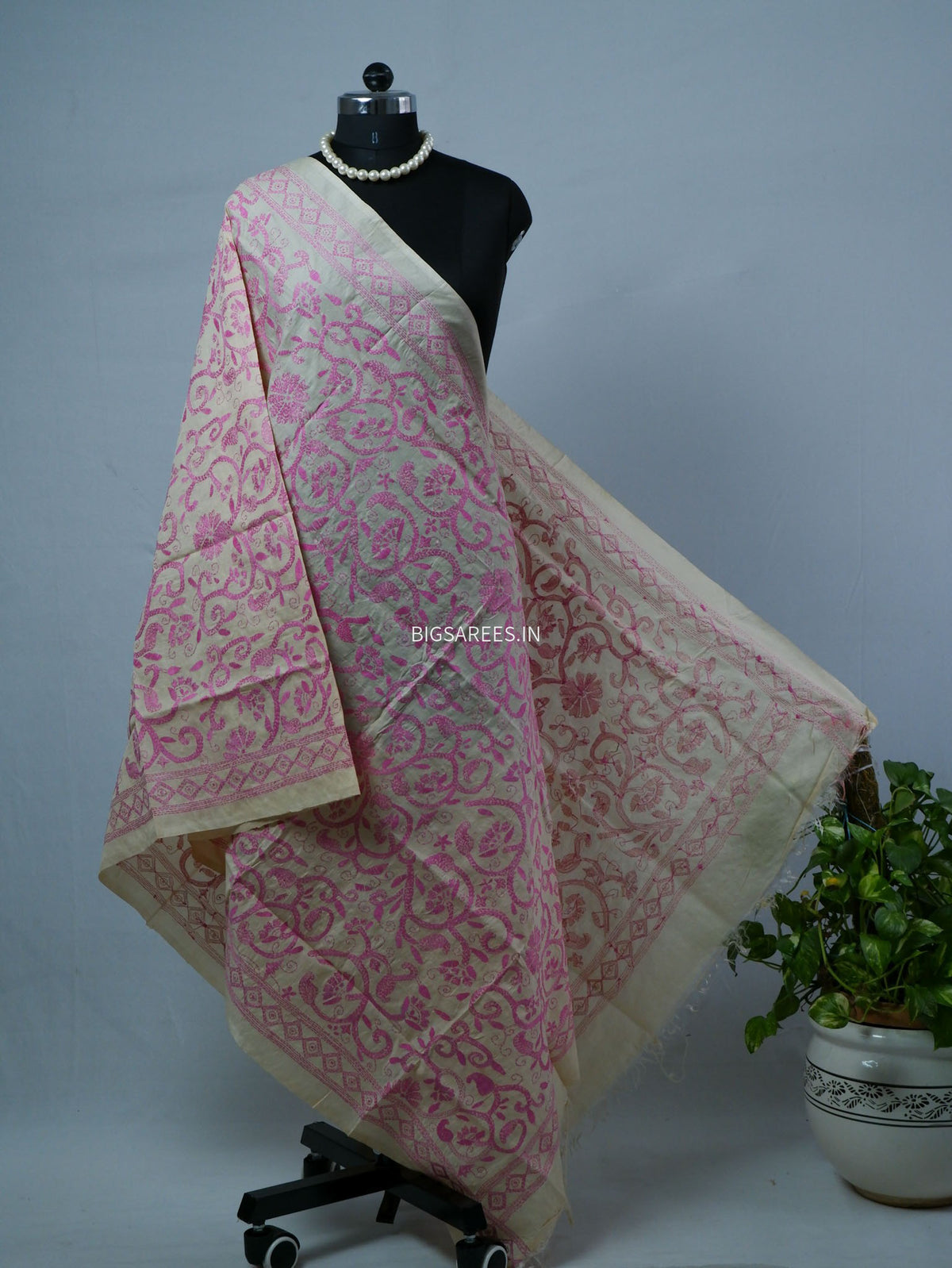 Kantha Hand-Embroidered Dupatta | Semi Tussar Silk |