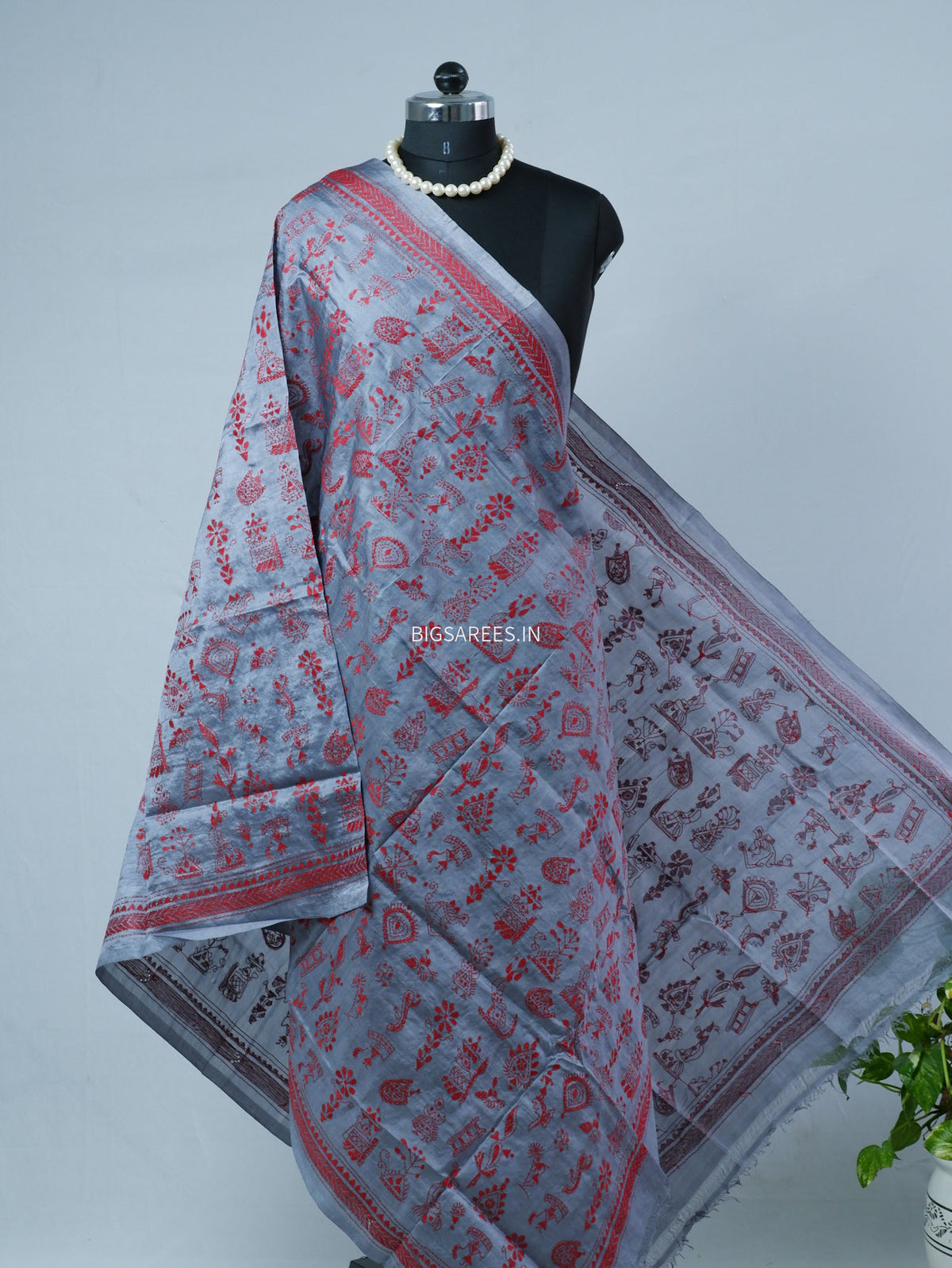 Kantha Hand-Embroidered Dupatta | Semi Tussar Silk | Metallic Grey