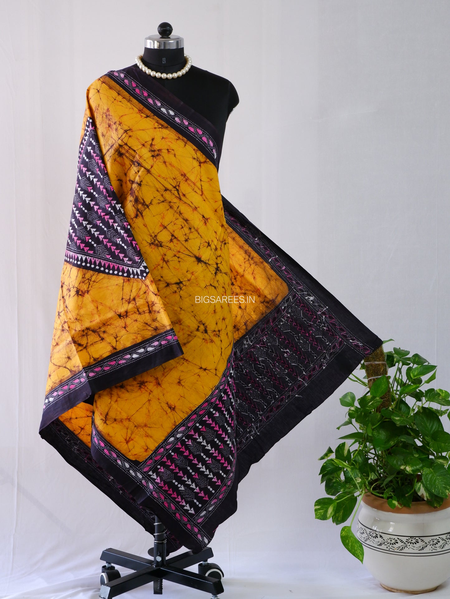 Hand Batik & Kantha Embroidered Dupatta | Cotton | Yellow/Black