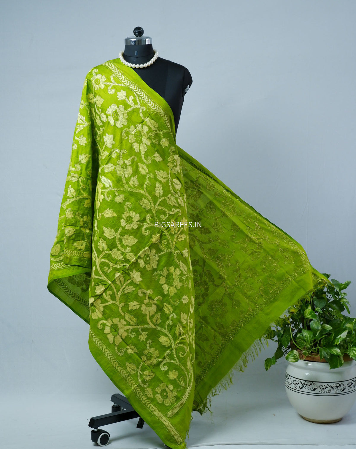 Kantha Hand-Embroidered Dupatta | Semi Tussar Silk | Green