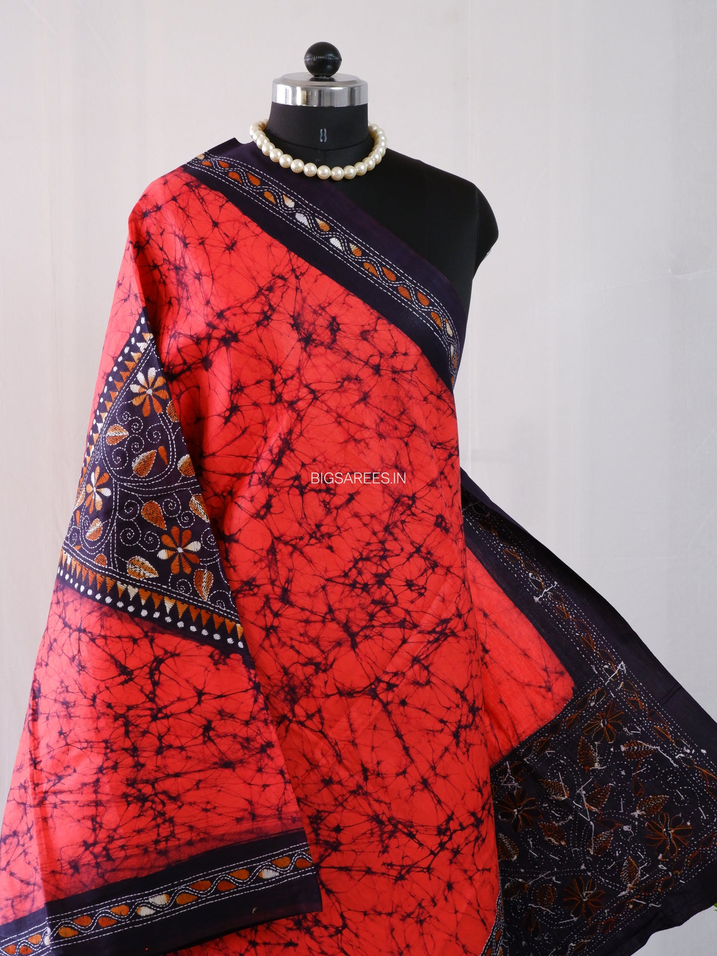 Hand Batik & Kantha Embroidered Dupatta | Cotton | Red/black