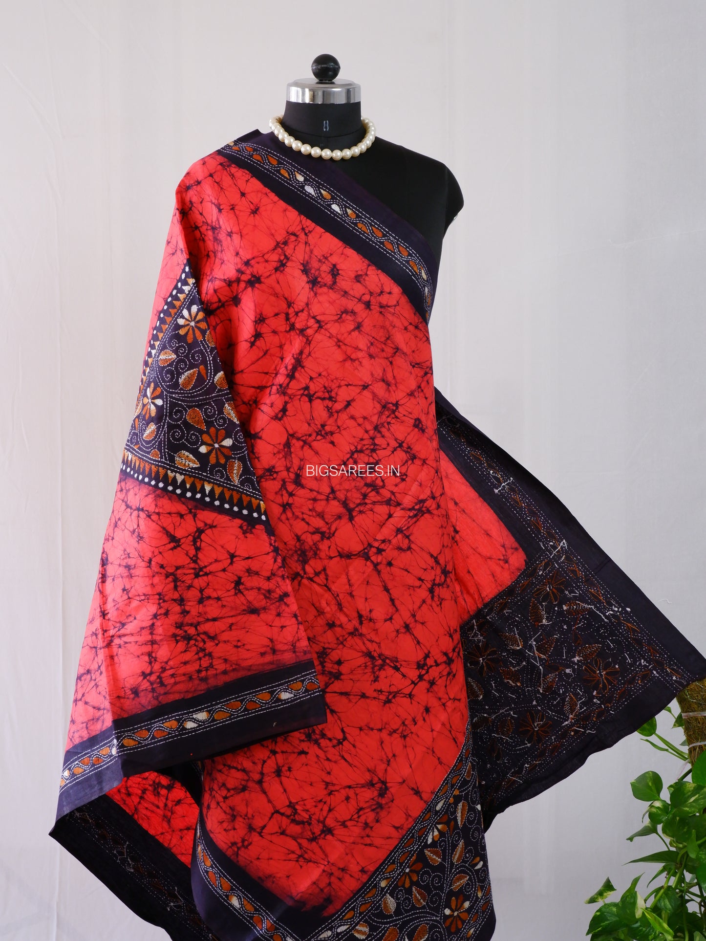 Hand Batik & Kantha Embroidered Dupatta | Cotton | Red/black