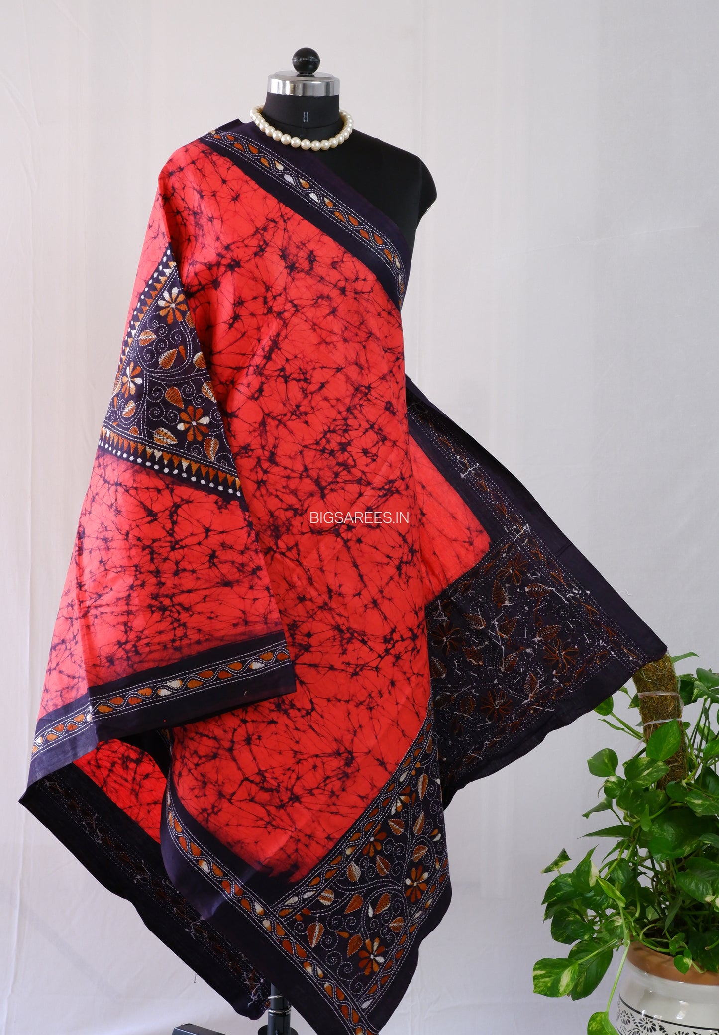 Hand Batik & Kantha Embroidered Dupatta | Cotton | Red/black