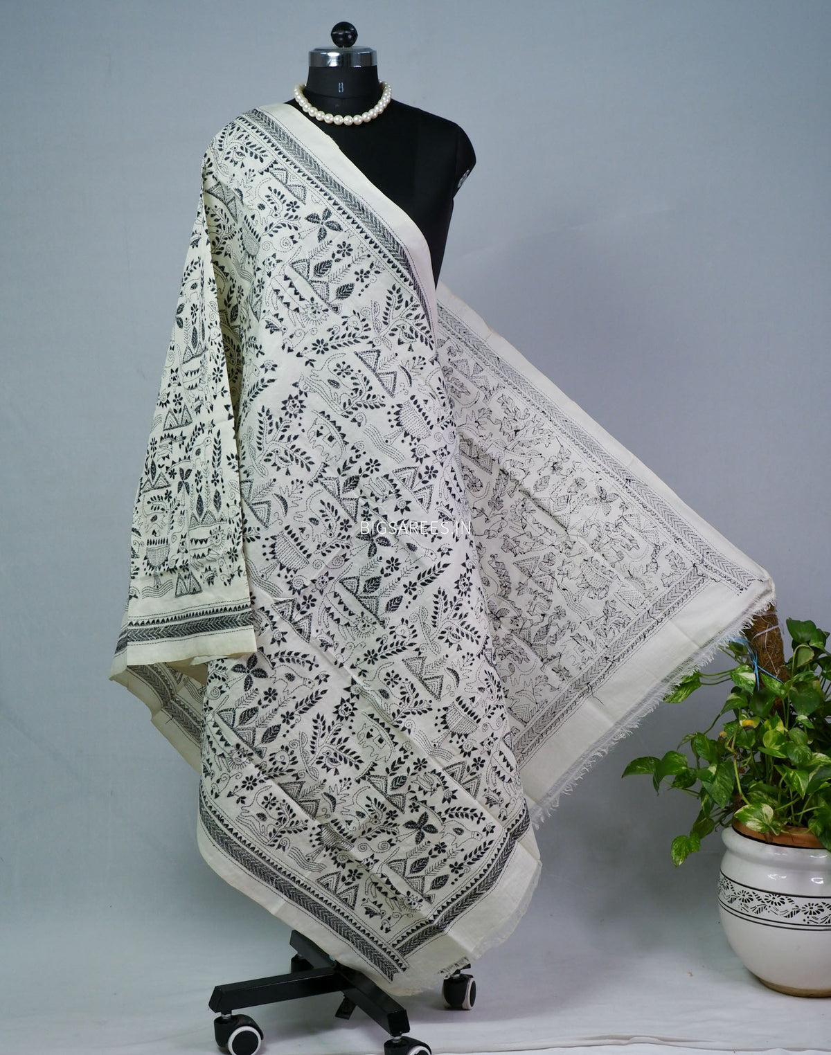 Kantha Hand-Embroidered Dupatta | Semi Tussar Silk |