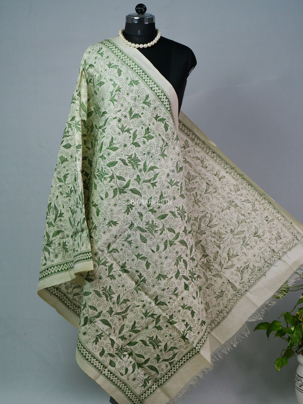 Kantha Hand-Embroidered Dupatta | Semi Tussar Silk |
