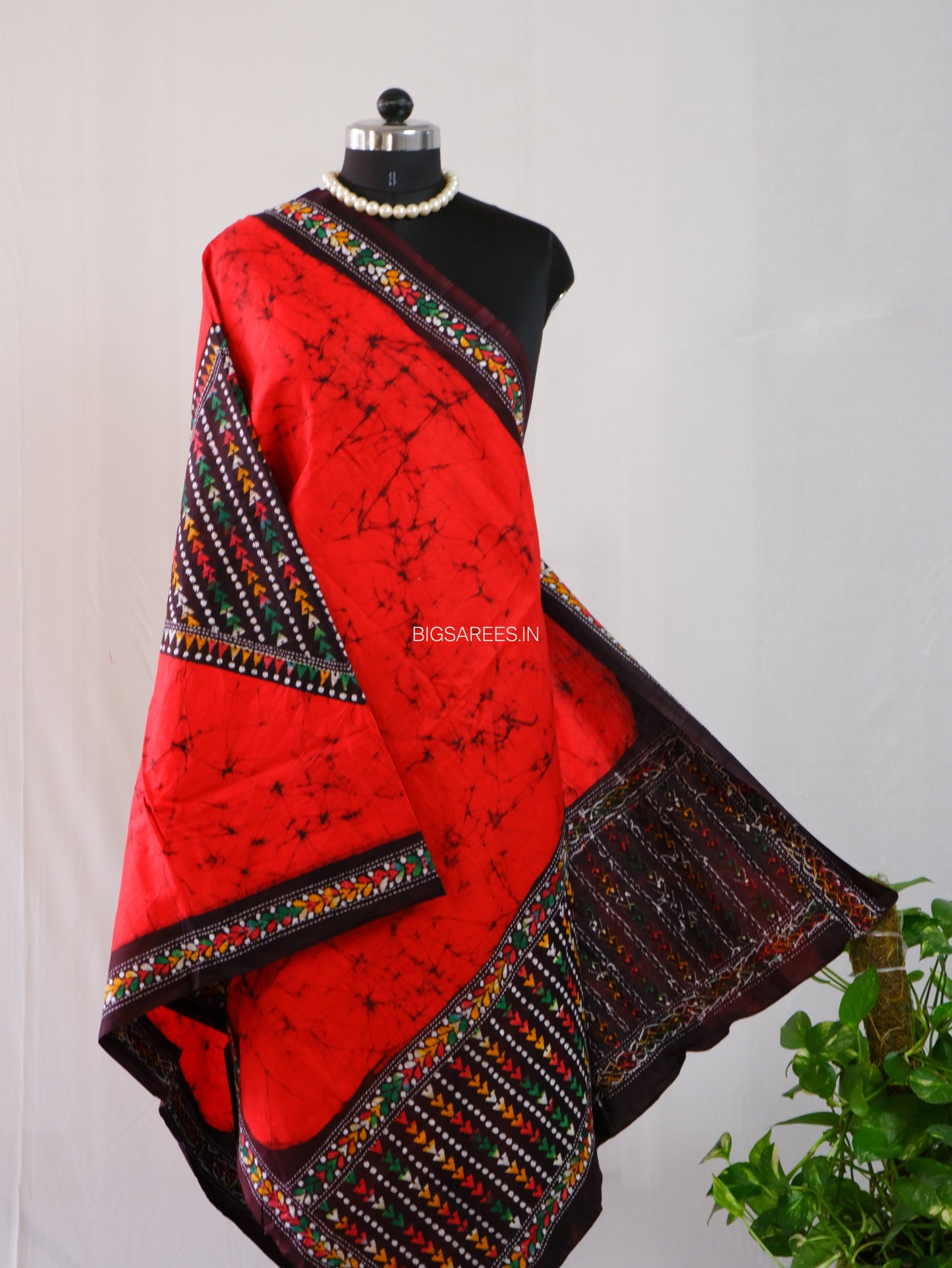 Hand Batik & Kantha Embroidered Dupatta | Cotton | Red/Black